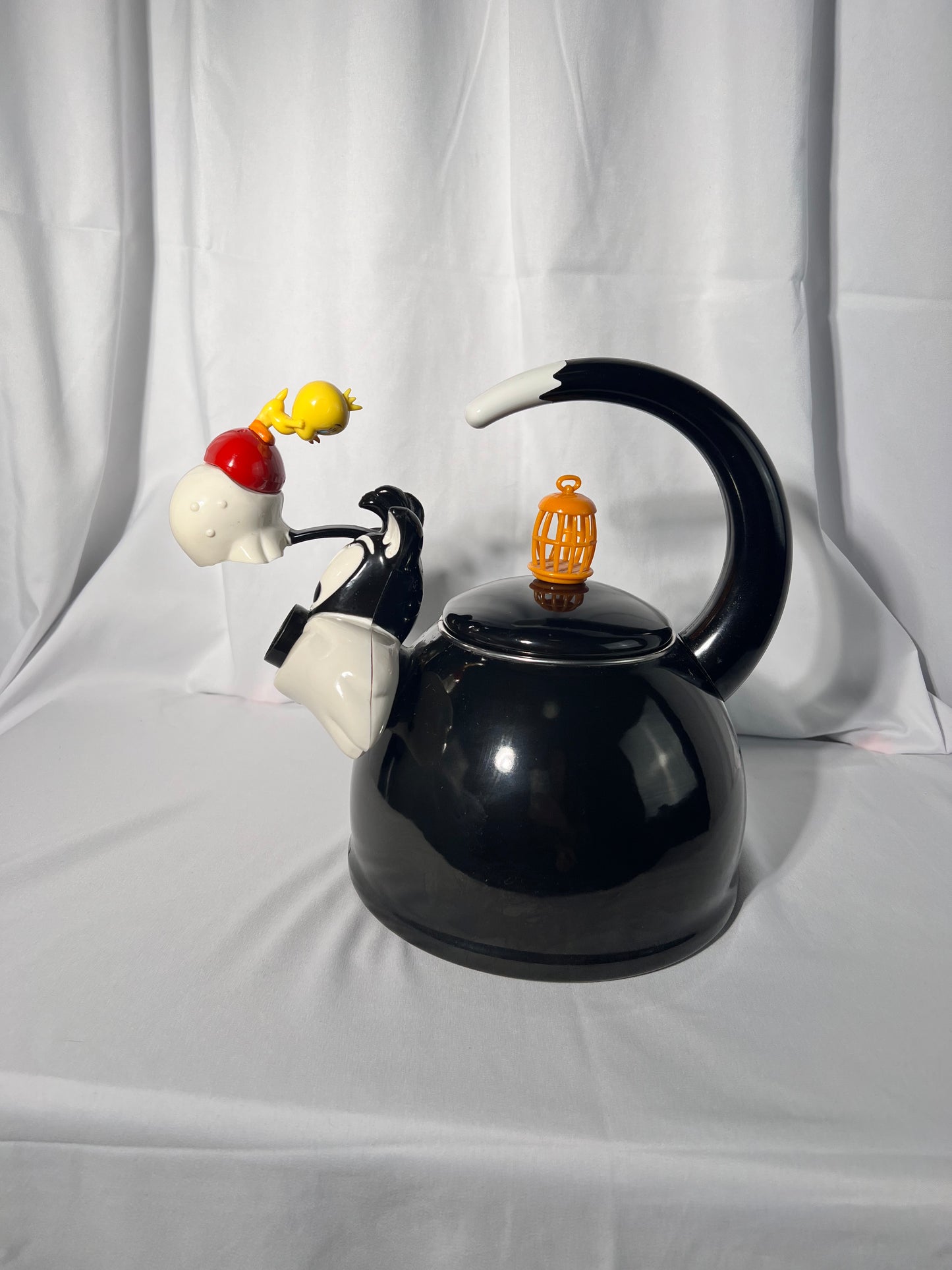 Sylvester and Tweety- Tea kettle- Looney Tunes- Warner Brothers- Kamenstein- 1994