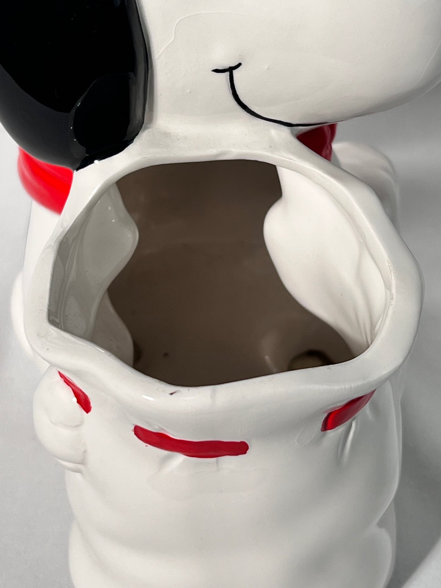 Snoopy - 6 1/2” utensil holder - Benjamin and Medwin Inc. New York New York -made in Taiwan - peanuts- Charlie Brown
