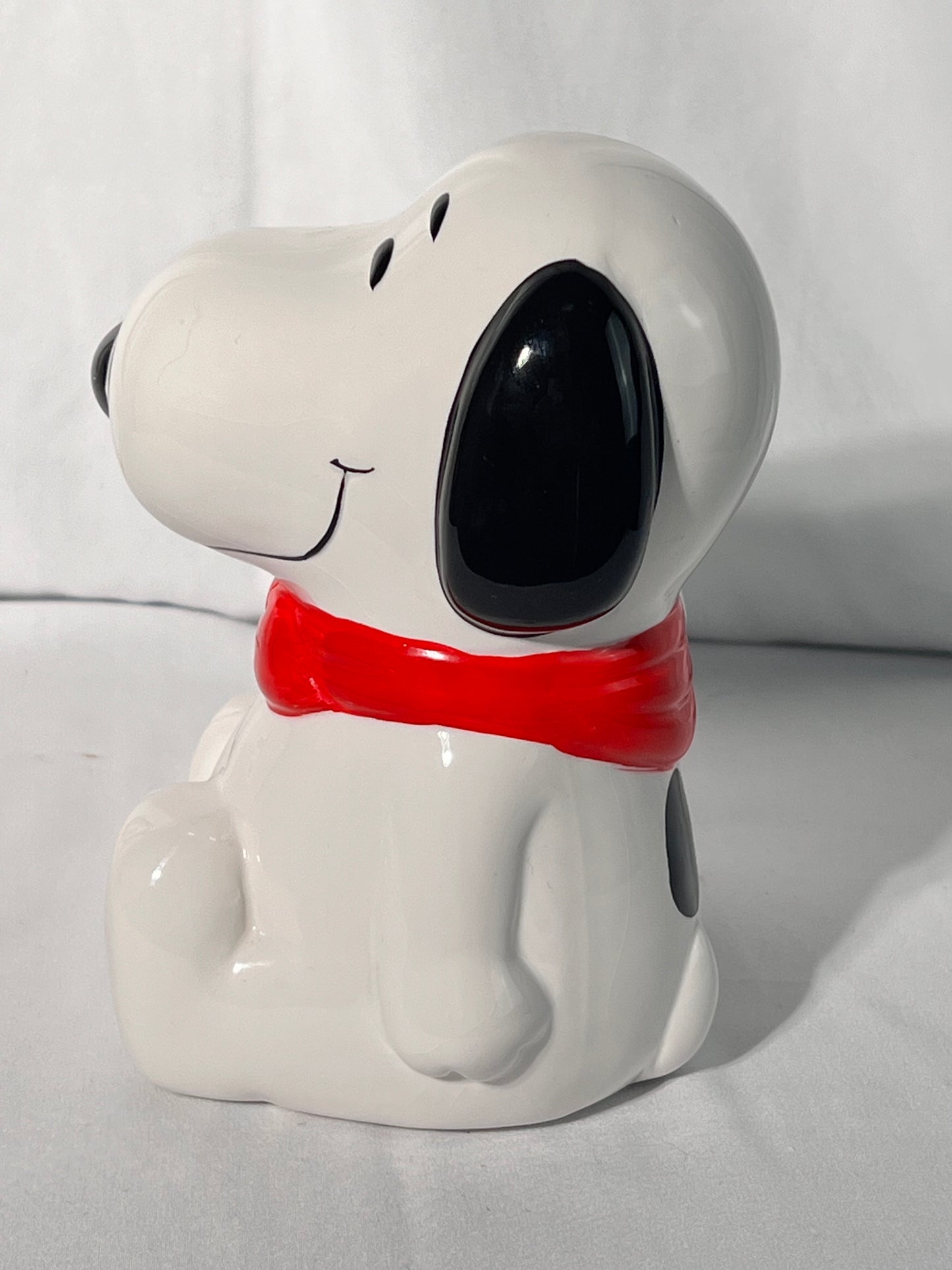 Snoopy - 6 1/2” utensil holder - Benjamin and Medwin Inc. New York New York -made in Taiwan - peanuts- Charlie Brown