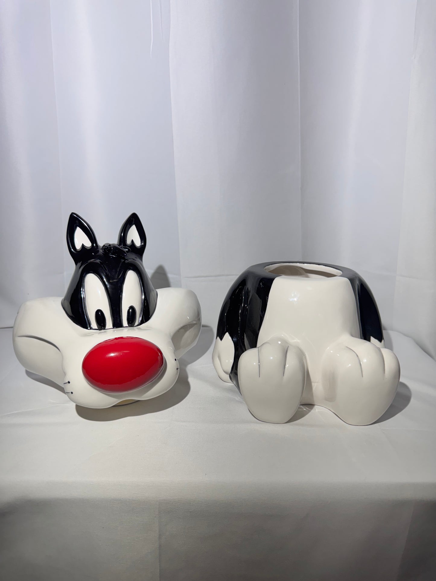 Sylvester -canister-Warner Brothers-Looney Tunes-1995