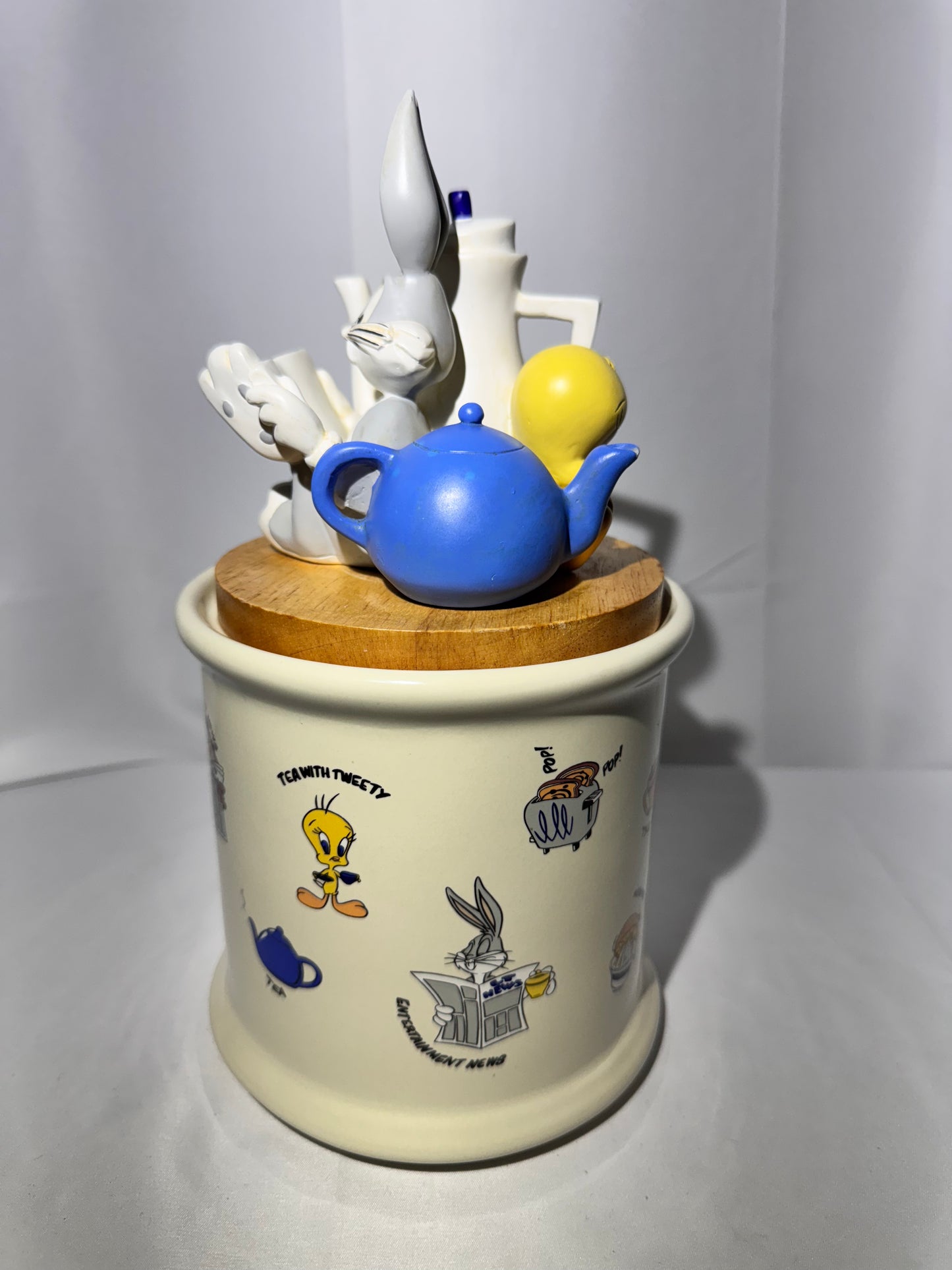 Bugs bunny and Tweety Bird - “Coffee Break” Canister- 1998 - Warner Brothers- Looney Tunes