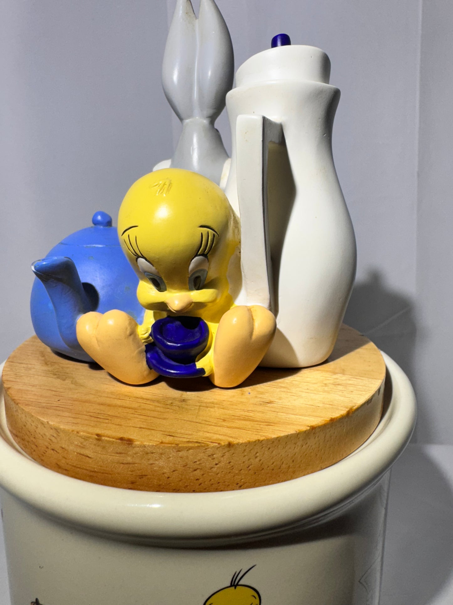 Bugs bunny and Tweety Bird - “Coffee Break” Canister- 1998 - Warner Brothers- Looney Tunes