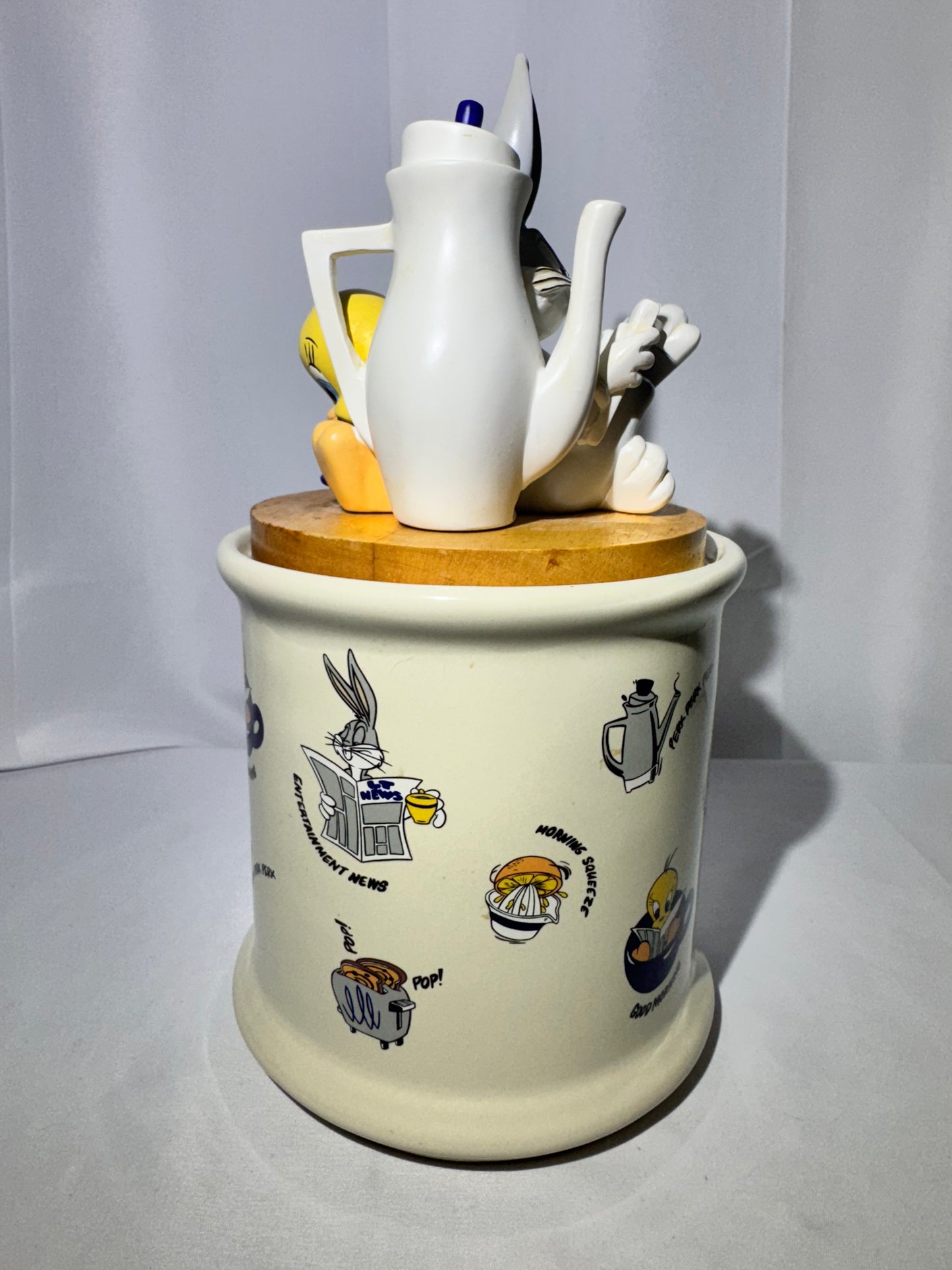 Bugs bunny and Tweety Bird - “Coffee Break” Canister- 1998 - Warner Brothers- Looney Tunes