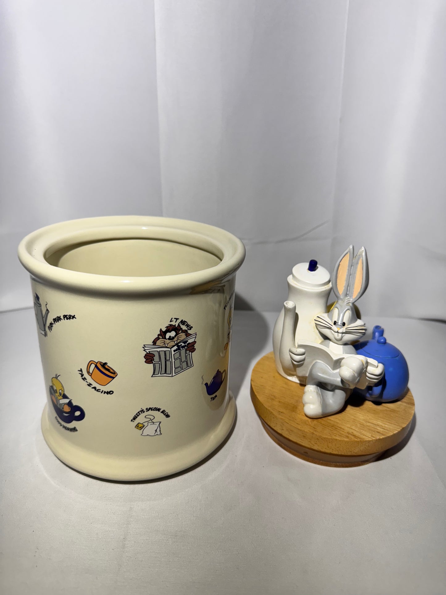 Bugs bunny and Tweety Bird - “Coffee Break” Canister- 1998 - Warner Brothers- Looney Tunes