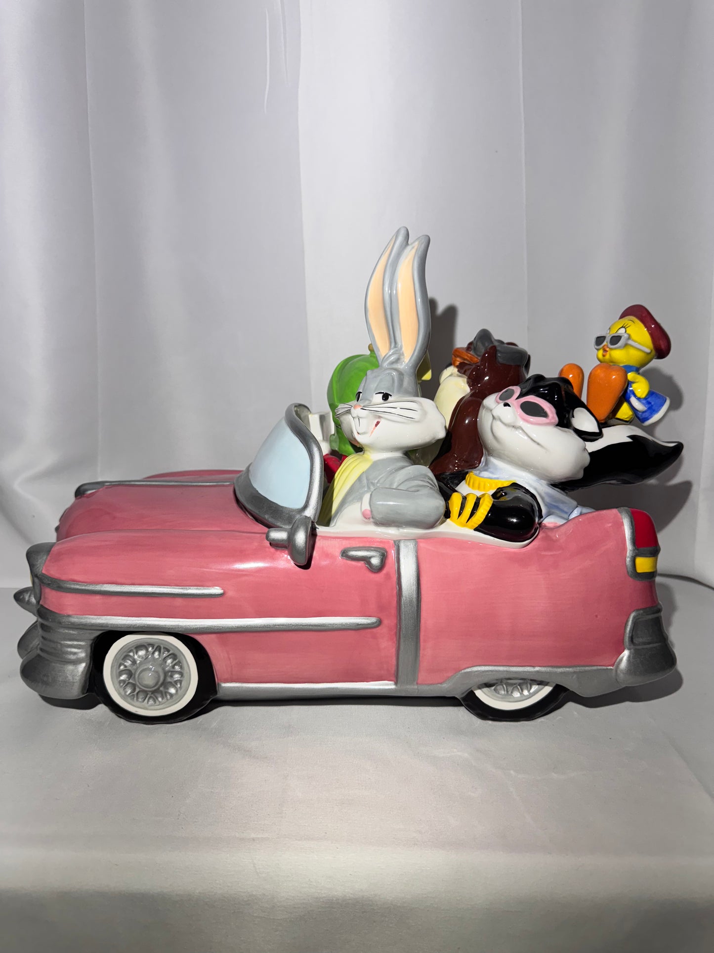 Looney Tunes - Cookie Jar - Bugs Bunny, Penelope, Tweety bird, Taz, Marvin the Martian- Warner Brothers- Pink convertible
