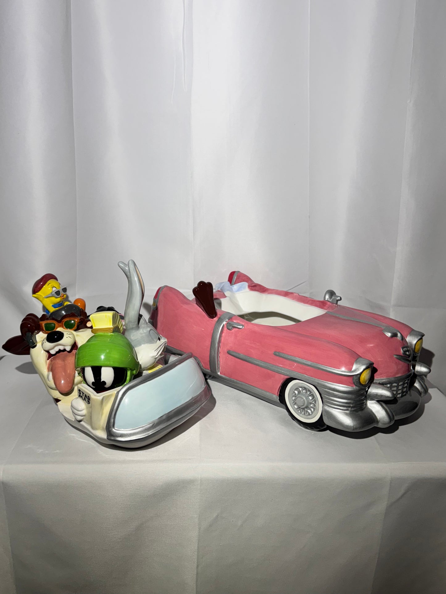 Looney Tunes - Cookie Jar - Bugs Bunny, Penelope, Tweety bird, Taz, Marvin the Martian- Warner Brothers- Pink convertible