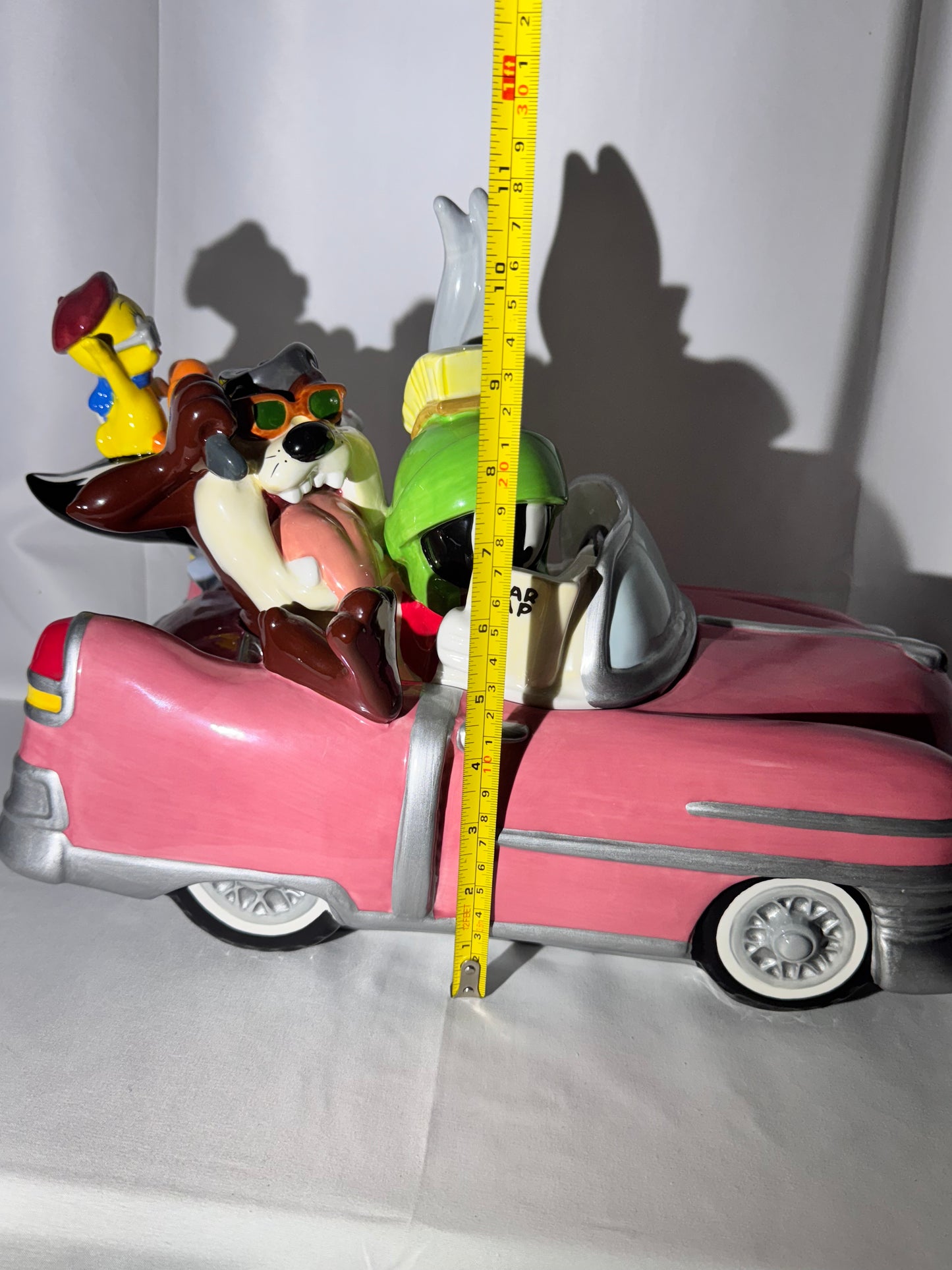 Looney Tunes - Cookie Jar - Bugs Bunny, Penelope, Tweety bird, Taz, Marvin the Martian- Warner Brothers- Pink convertible