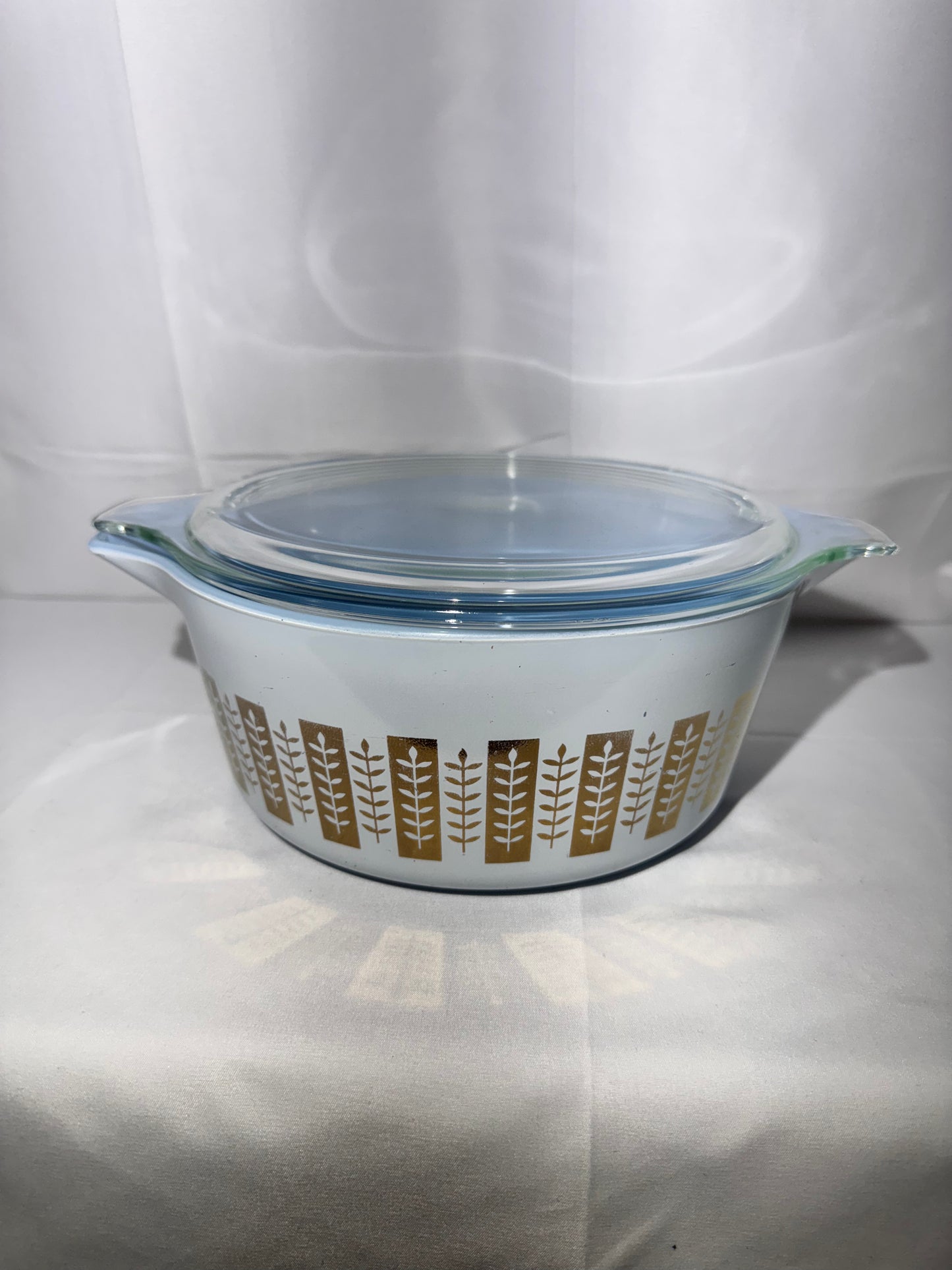PYREX- Gourmet Gold & Delphite Blue - casserole dish-1960s-475 – B-2 1/2 Qt.- with lid