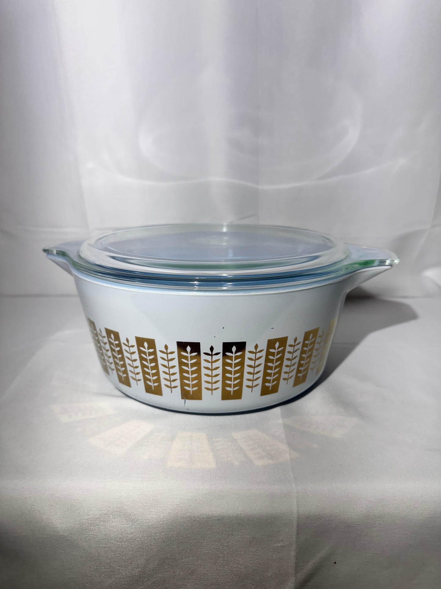 PYREX- Gourmet Gold & Delphite Blue - casserole dish-1960s-475 – B-2 1/2 Qt.- with lid
