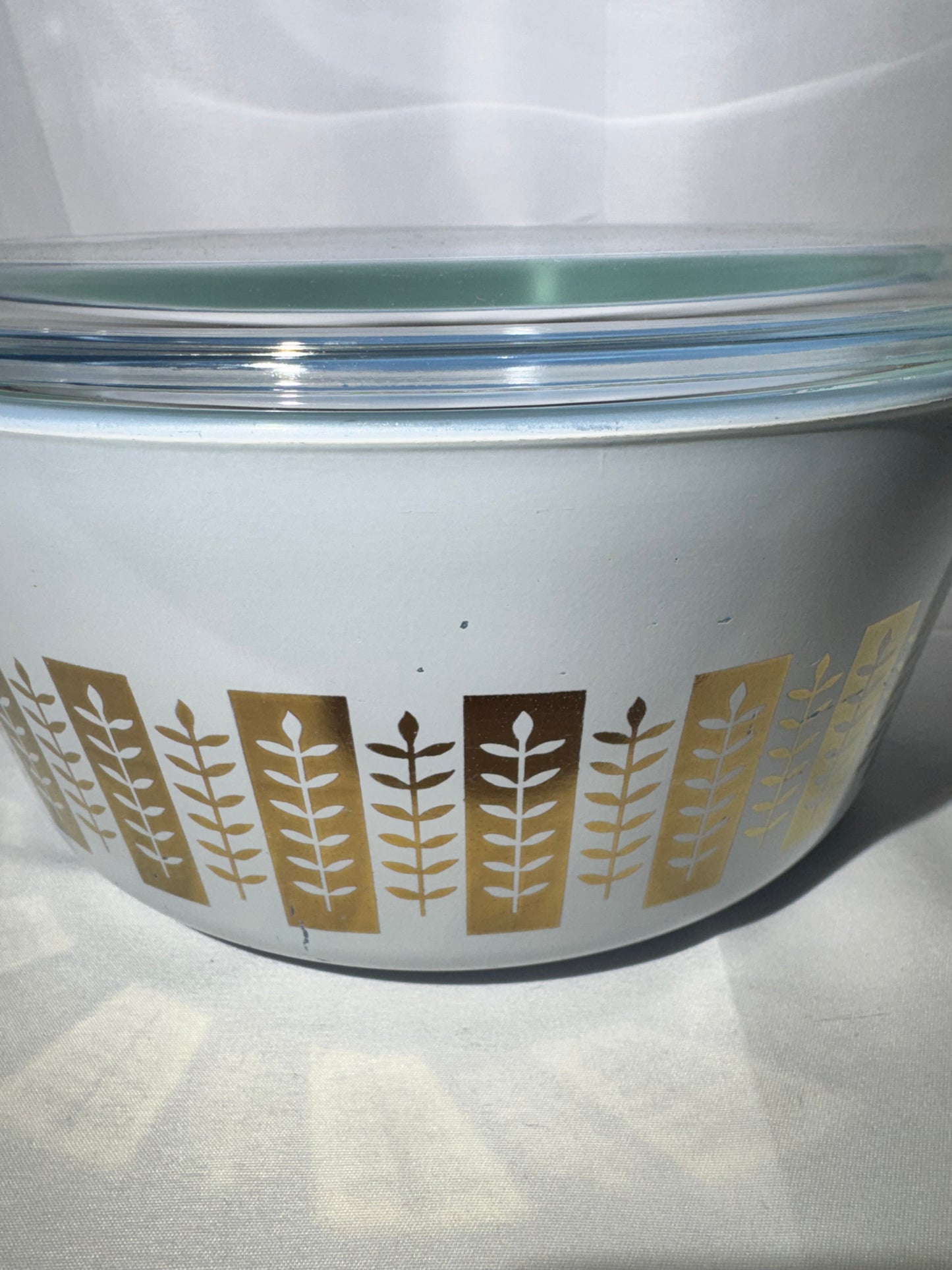 PYREX- Gourmet Gold & Delphite Blue - casserole dish-1960s-475 – B-2 1/2 Qt.- with lid