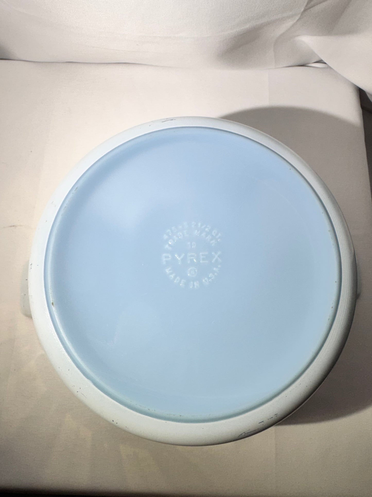PYREX- Gourmet Gold & Delphite Blue - casserole dish-1960s-475 – B-2 1/2 Qt.- with lid