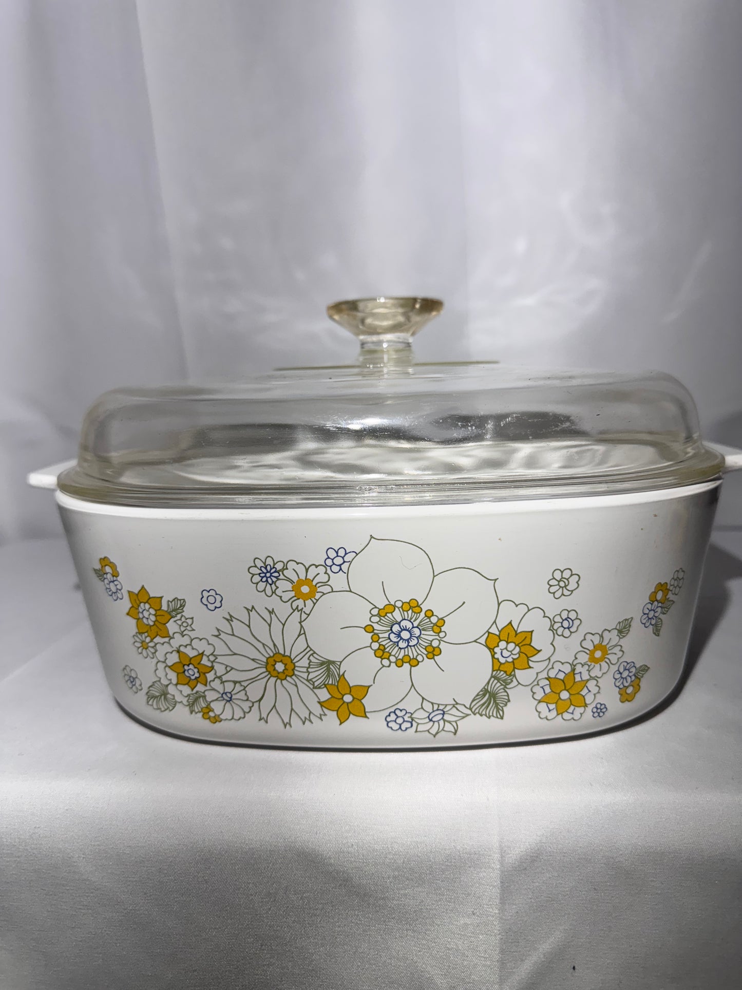 Corning Ware - Floral Bouquet Daisy - A-84-B 4qt. Casserole Dish with lid