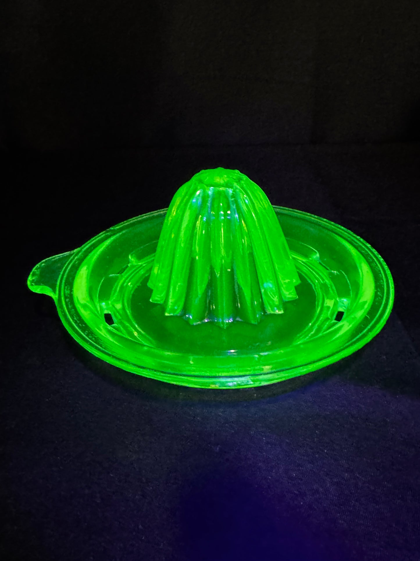 Vintage Uranium Glass Citrus Reamer Juicer Green Depression Glass 5.5” UV Reactive