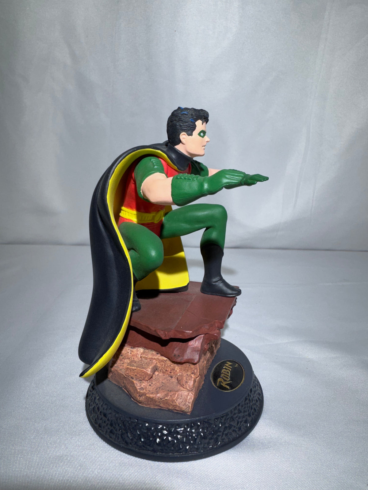 Hallmark 1996 DC Super Heroes Modern Era Robin Figurine – “World’s Bravest Teenager”