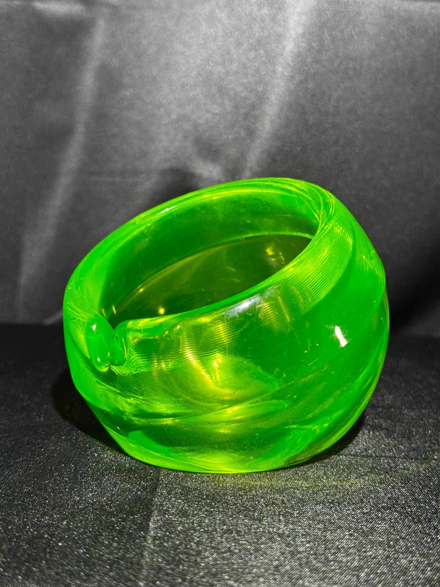 Vintage Viking Uranium Glass Orb Ashtray UV Reactive Green MCM 3.5” Glow Glass￼