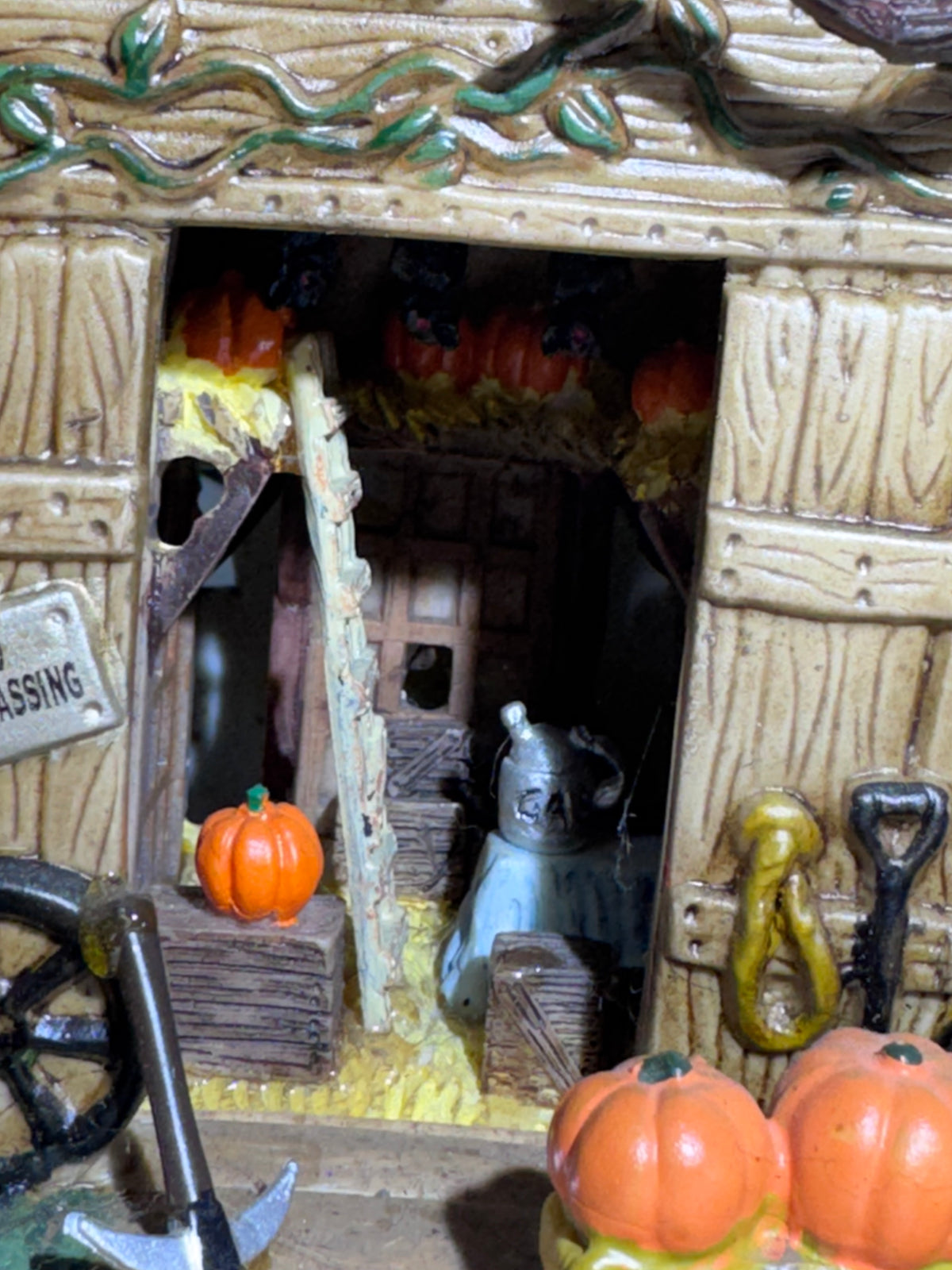 Lemax Spooky Town Creepy Barn #55222 — Retired 2005 Halloween Village Building