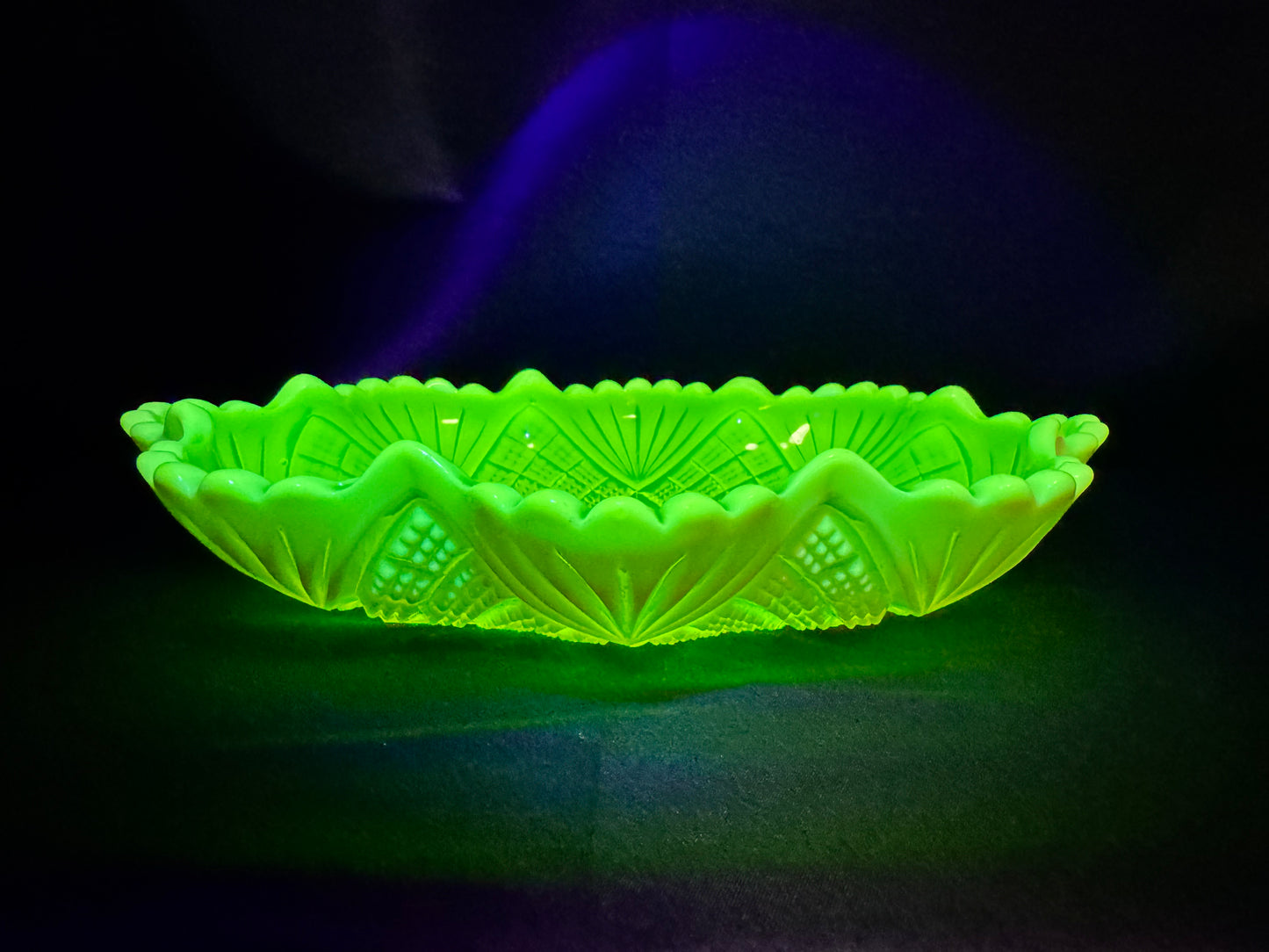 Uranium Davidson Primrose Pearline Glass Bowl –10” Antique Glass RN285342