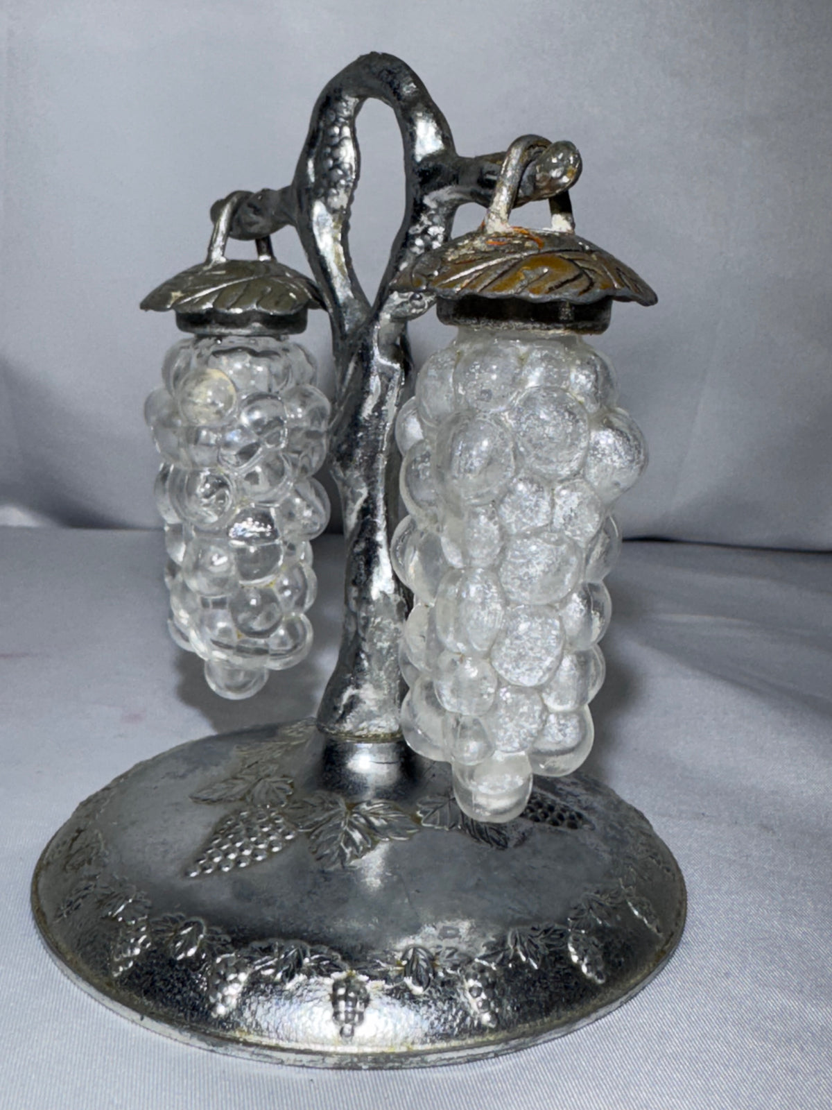 Vintage Clear Glass Hanging Grape Salt & Pepper Shaker Set w/ Metal Tree Stand – Made in Japan