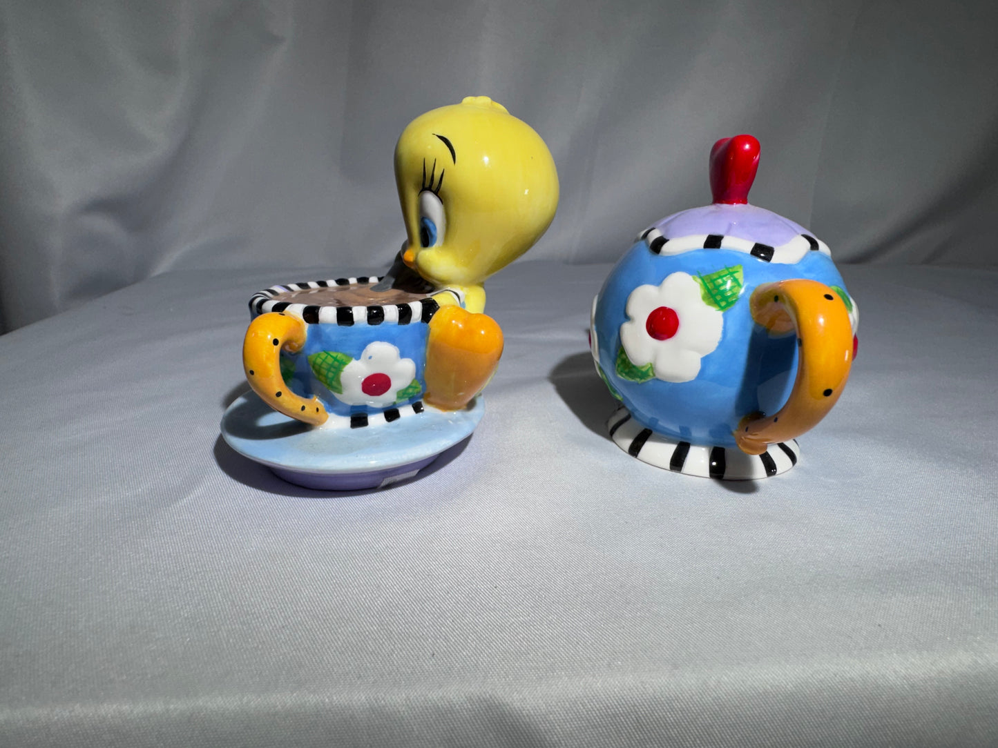 Vintage 1999 Tweety’s Tea Party Mini Salt & Pepper Set – Warner Bros. Studio Store – Original Box