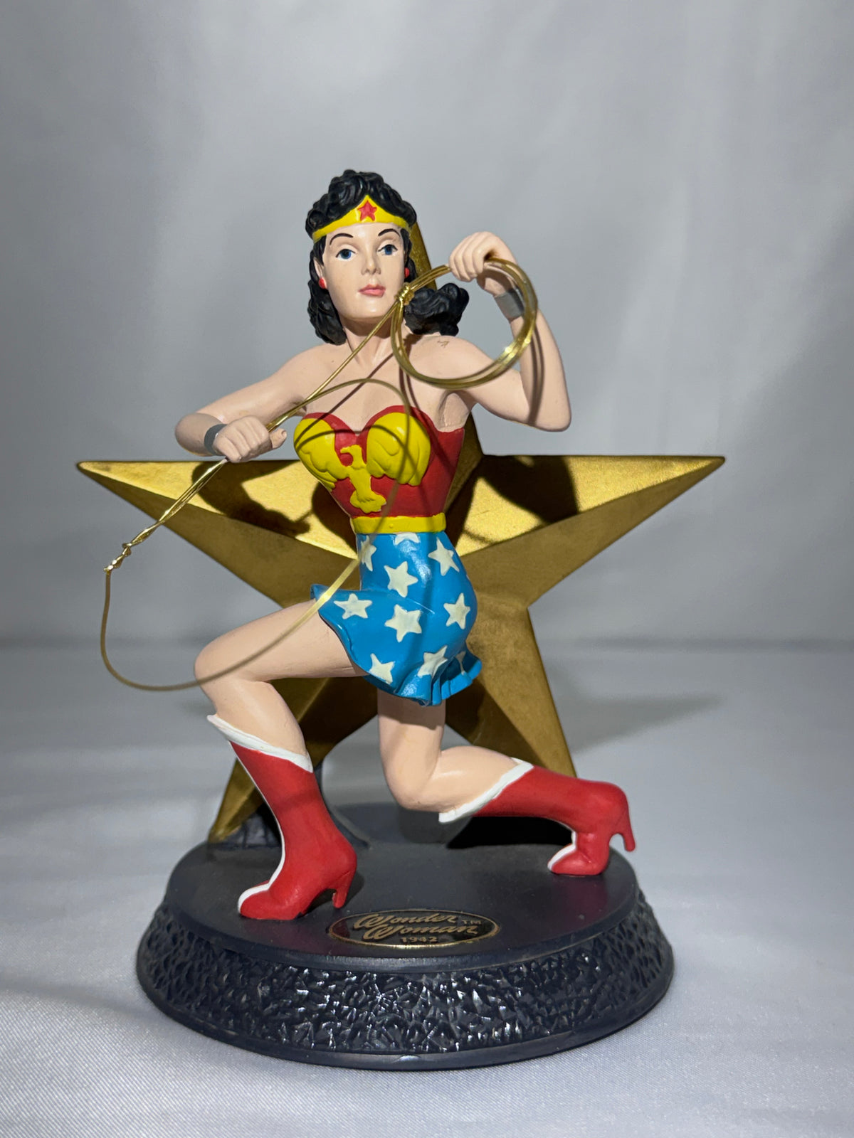 1996 Hallmark DC Super Heroes Collection Golden Age Wonder Woman “Champion of Freedom” Figurine with Box