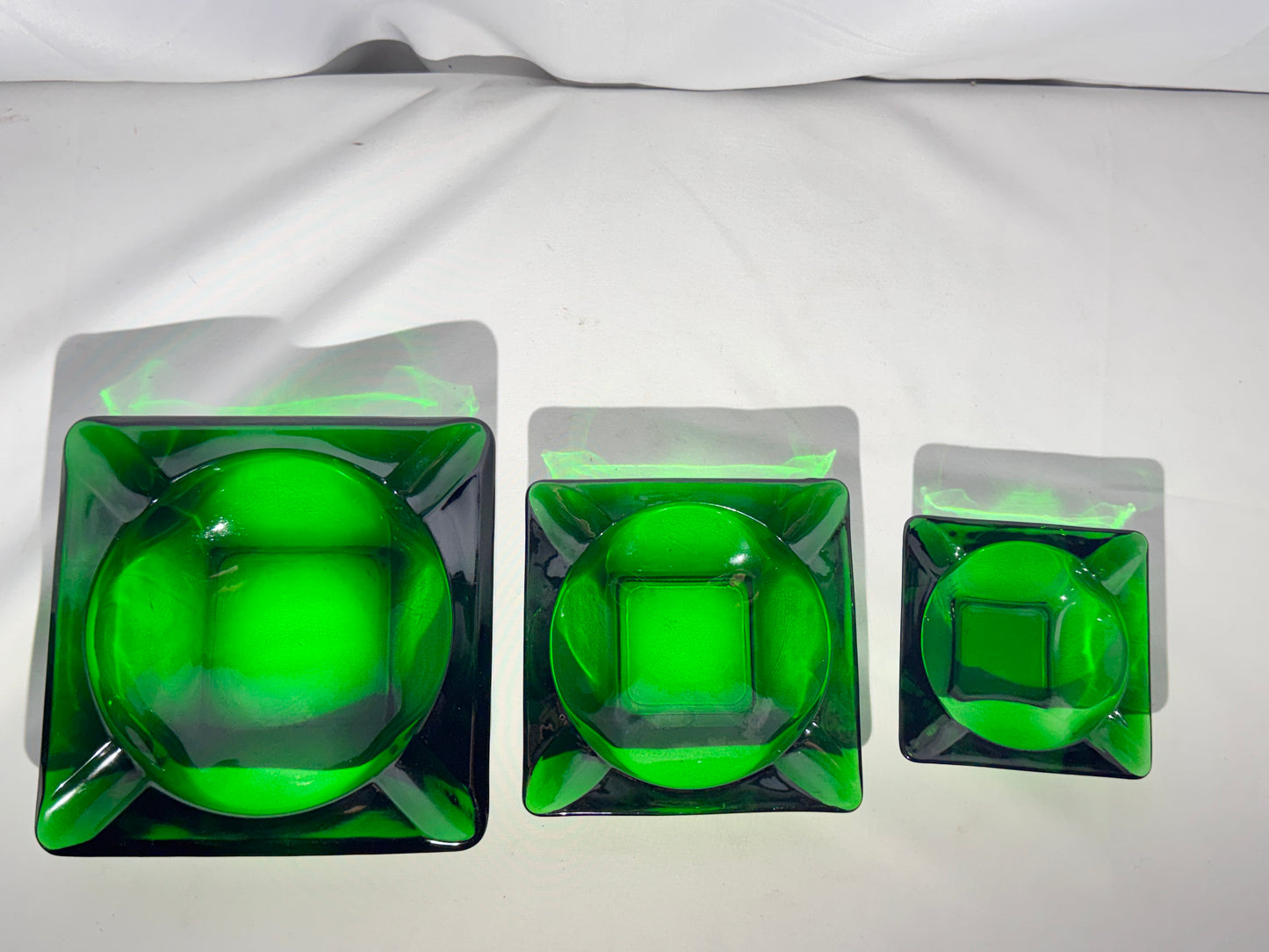 Vintage Forest Green Nesting Ashtray Set – Mid-Century Pressed Glass