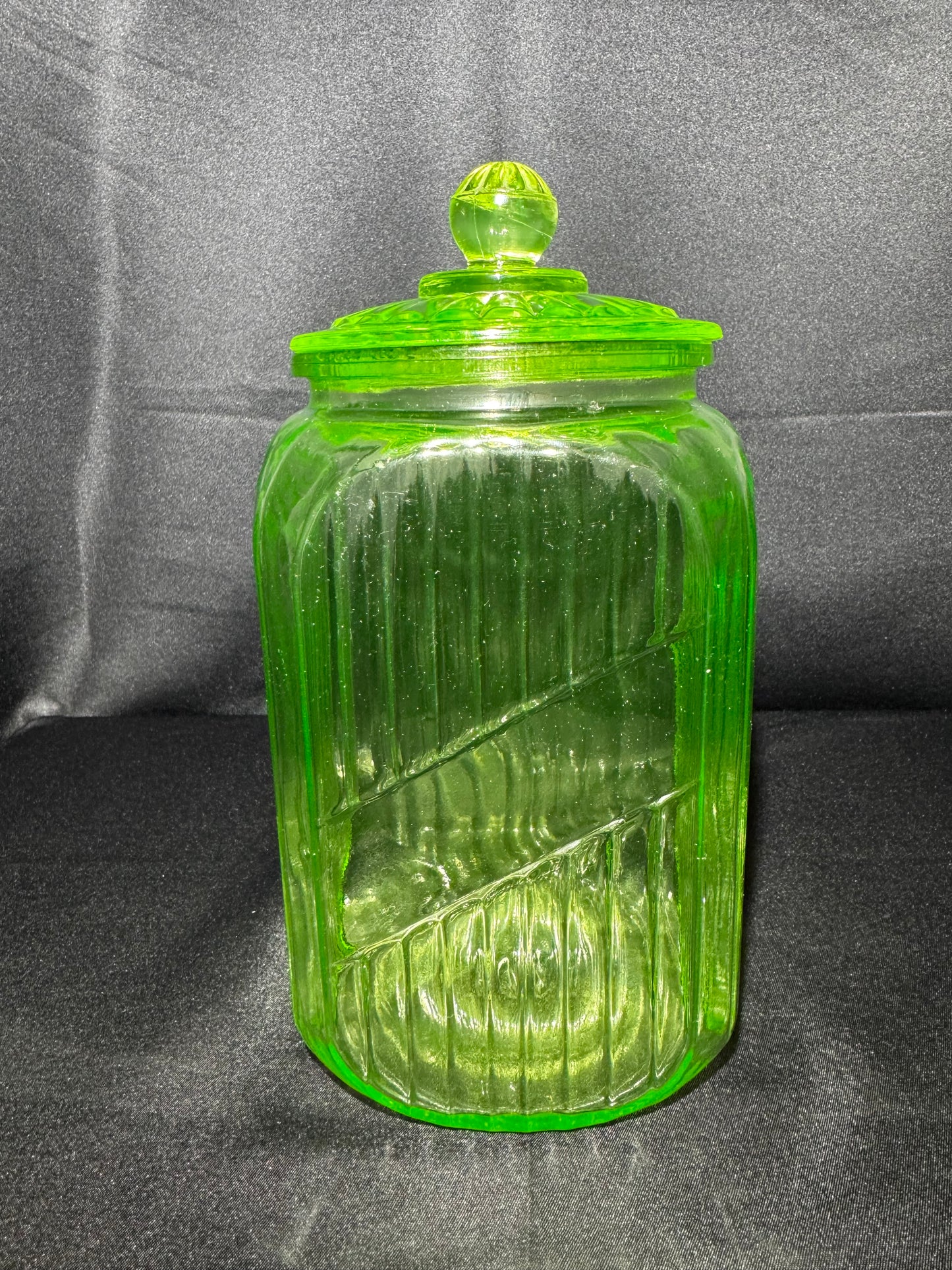 1930s Anchor Hocking Green Glass Kitchen Canister Original Lid Uranium Glass