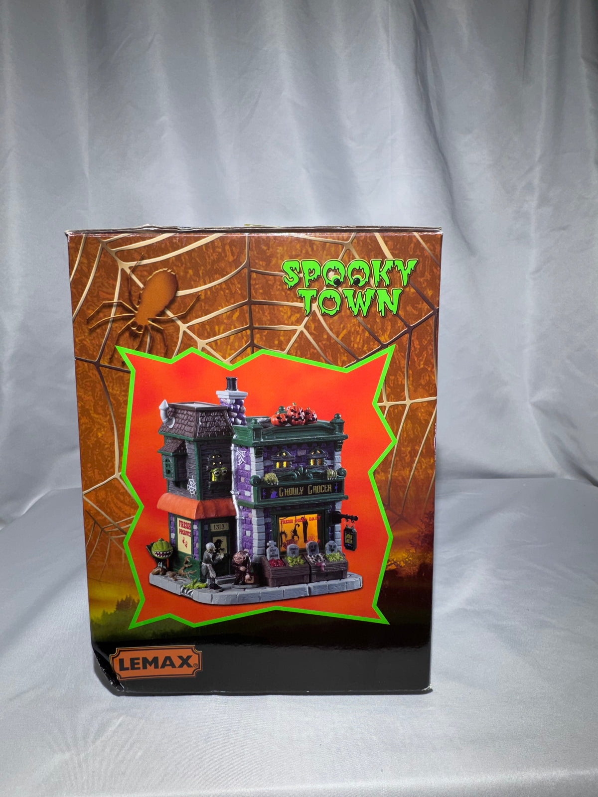 Lemax Spooky Town Ghouly Grocer #95458 – 2019 – Lighted Porcelain Building – Original Box