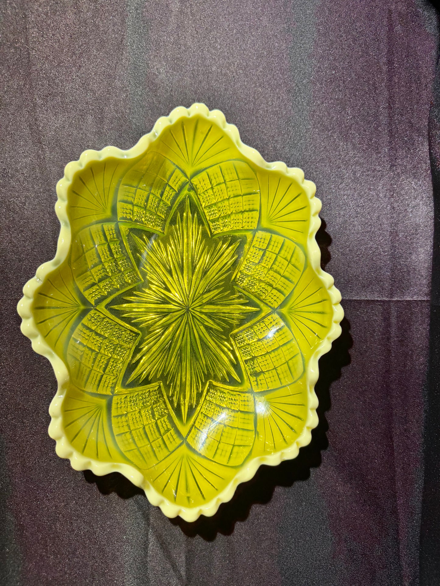 Uranium Davidson Primrose Pearline Glass Bowl –10” Antique Glass RN285342