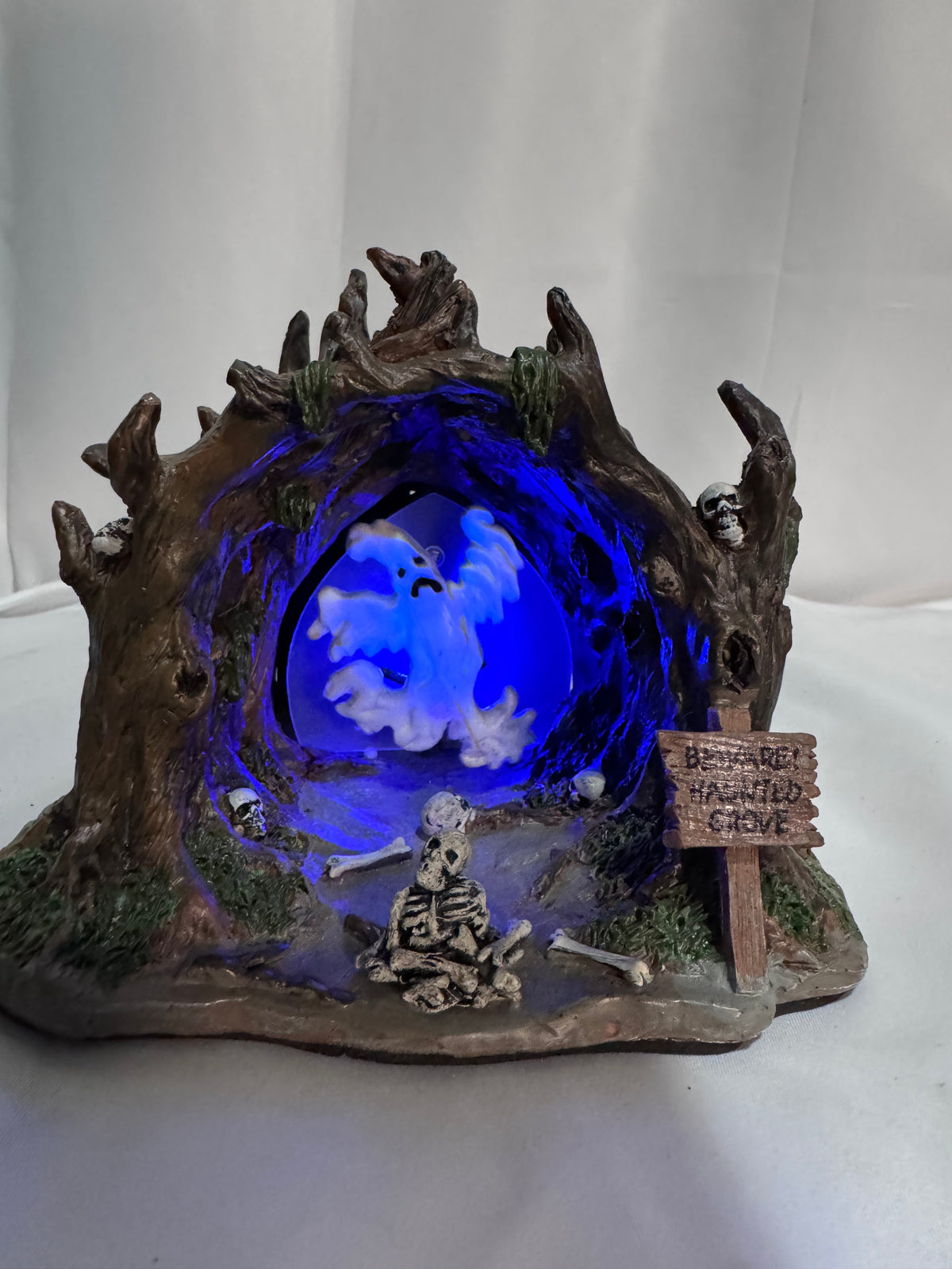 Lemax Spooky Town Haunted Grove #64423 – Lighted & Animated Halloween Table Accent