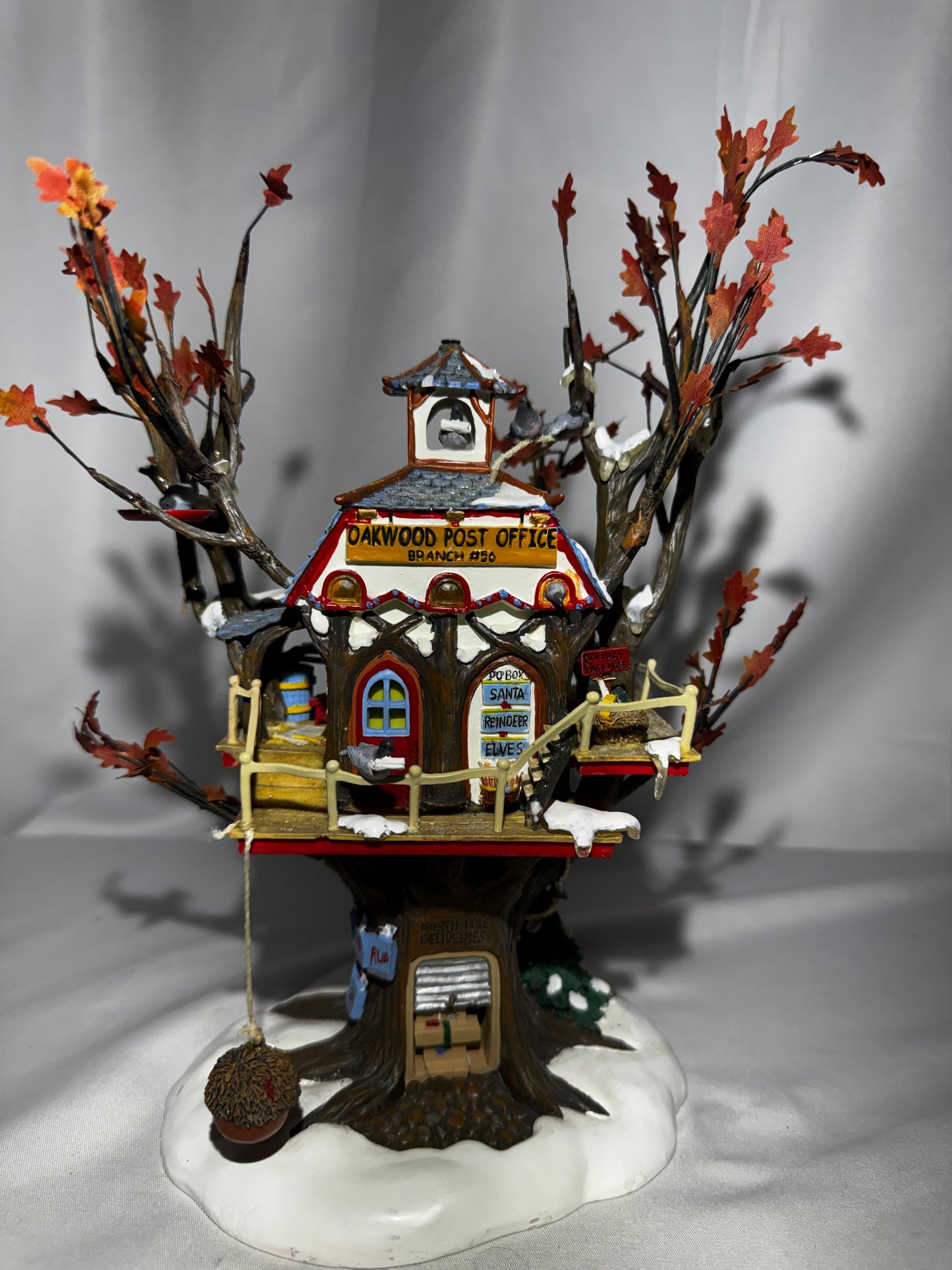 Department 56 North Pole Woods “Oakwood Post Office Branch” Lighted Treehouse – Retired Collectible