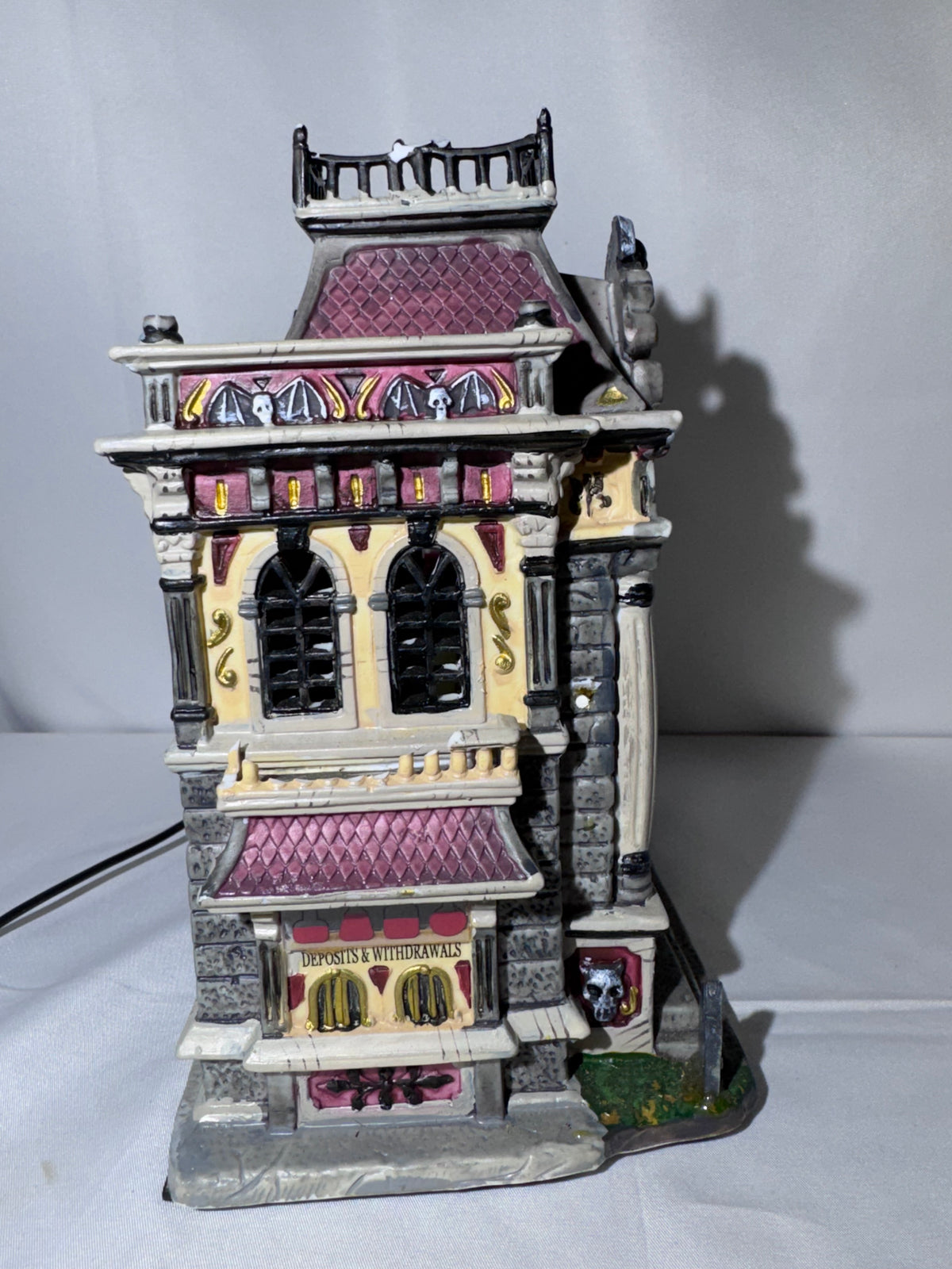 Lemax Spooky Town The Blood Bank #55239 – Retired 2005 – Animated & Lighted