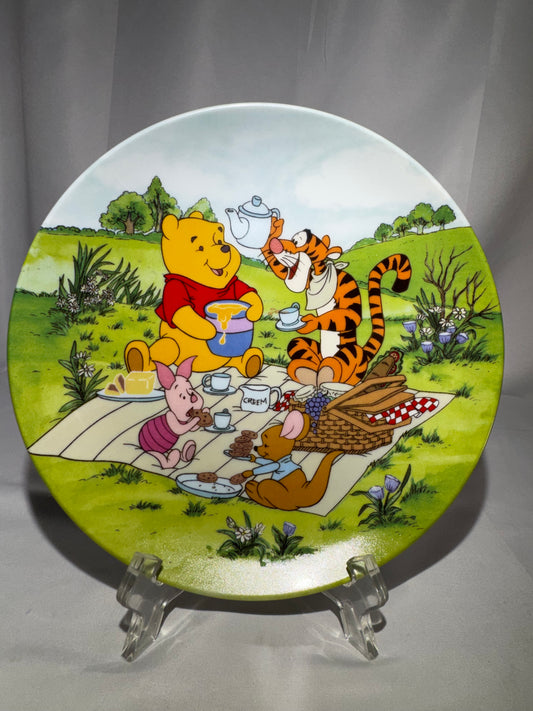 Bradford Exchange Disney Winnie the Pooh “Pooh’s Picnic” Collector Plate – 8th Issue