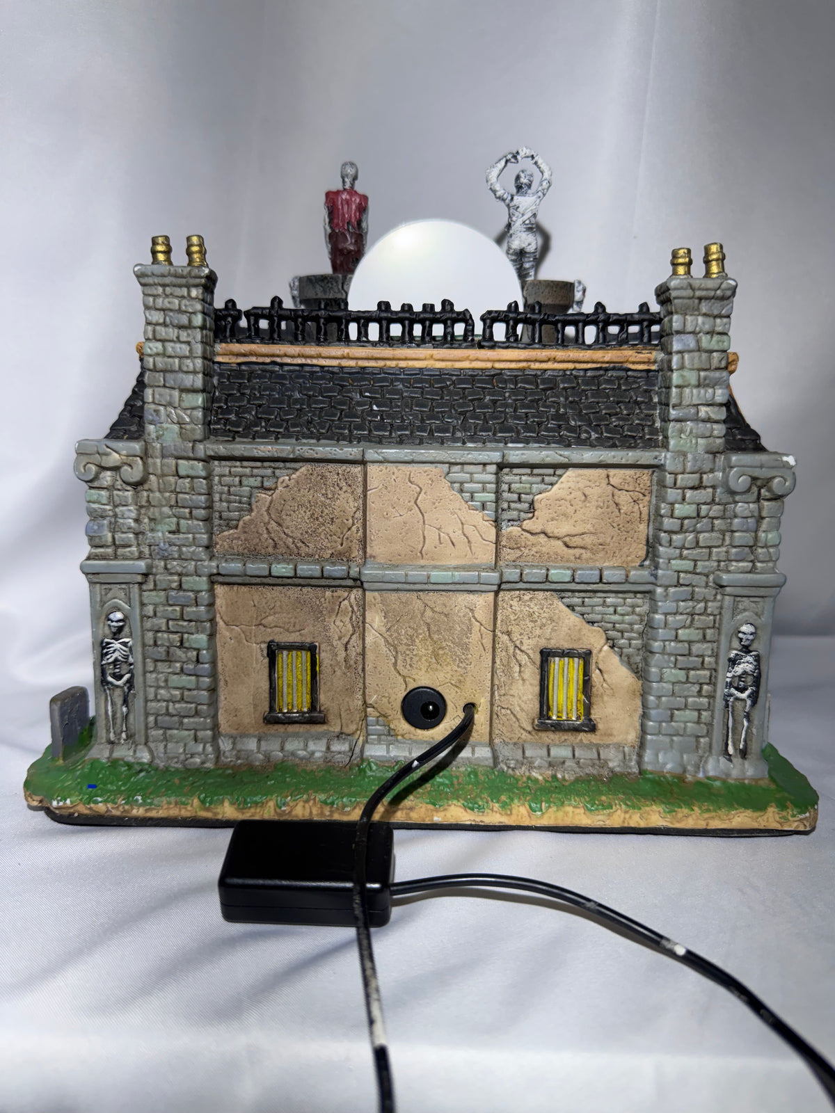 Lemax Spooky Town Transylvania Zoo – Animated Lighted & Musical Halloween Building – Retired