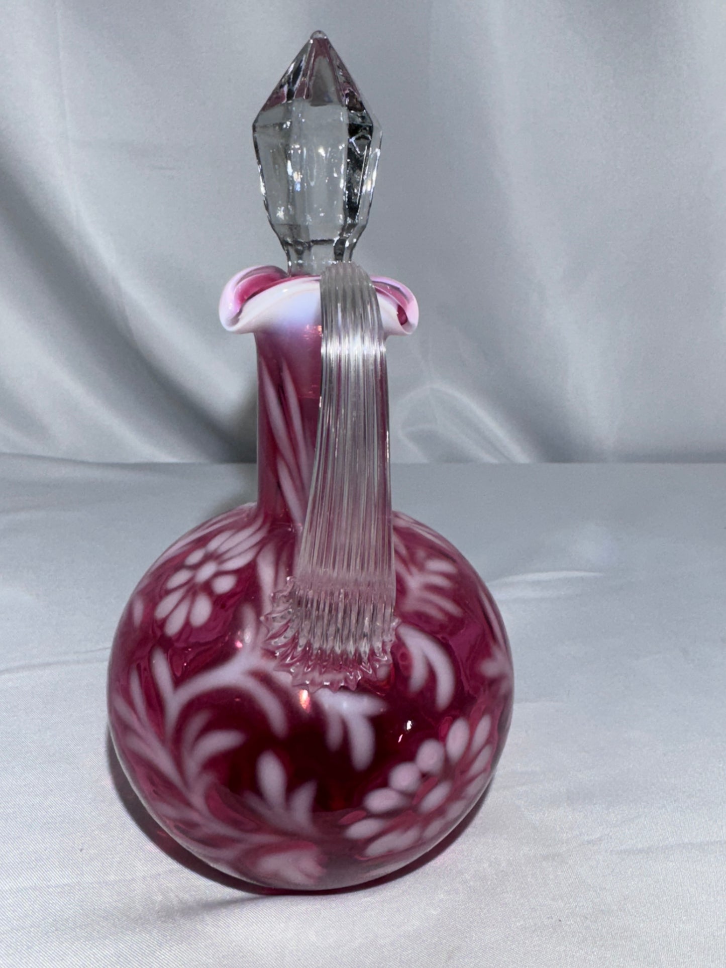 Vintage Cranberry Opalescent “Daisy & Fern” Glass Cruet – Ruffled Top & Faceted Stopper