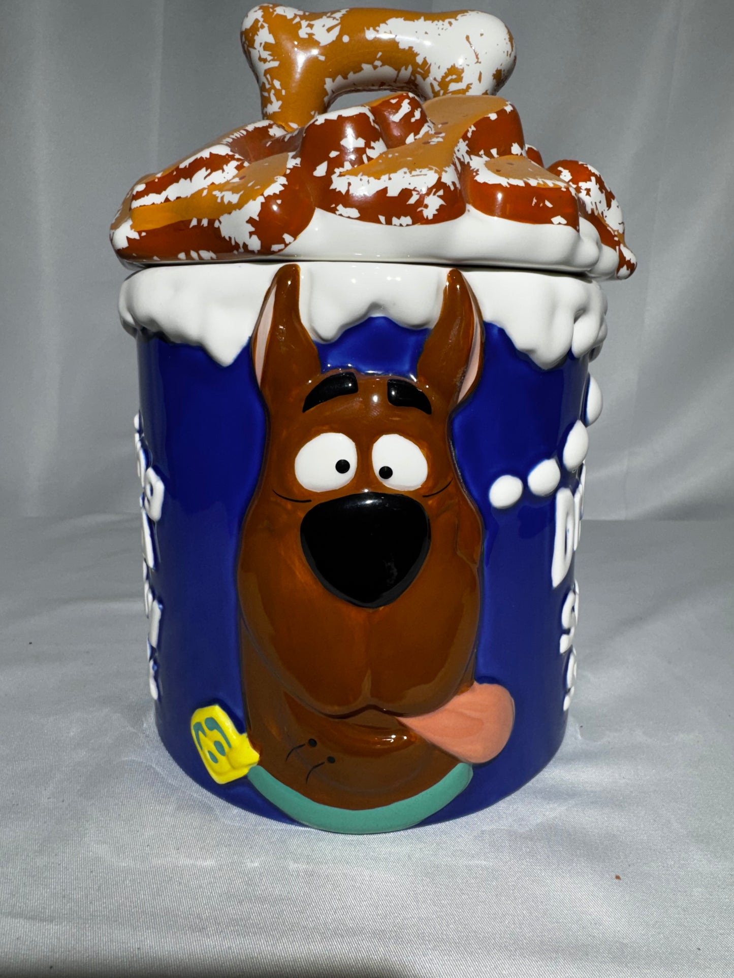 Vintage 1997 Warner Bros. Scooby-Doo Dreaming of a Scooby Snack Cookie Jar Ceramic