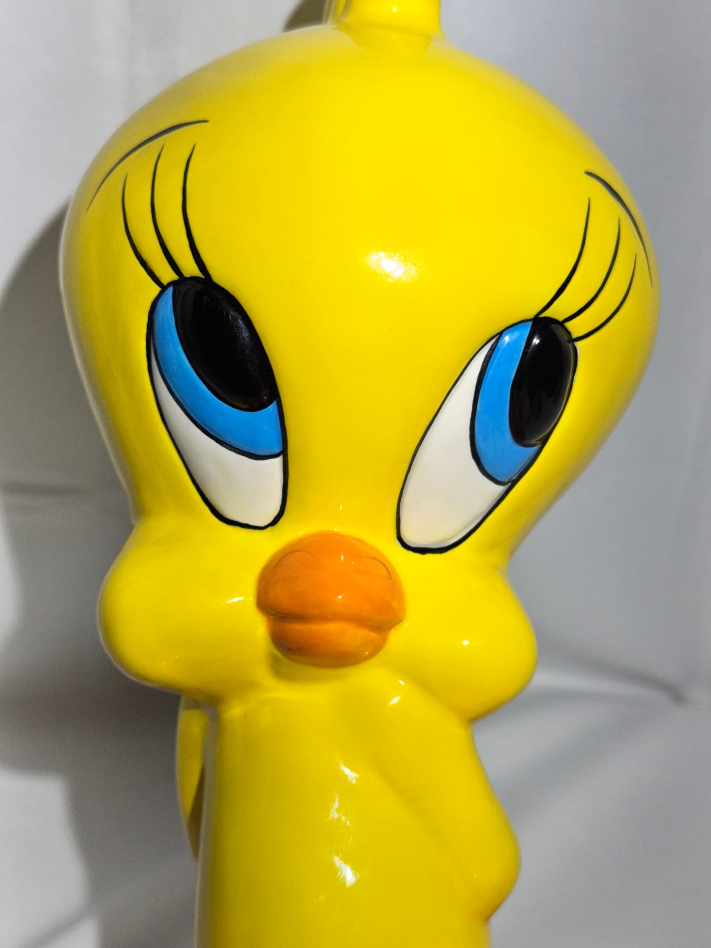 Looney Tunes Warner Bros. Tweety Bird Ceramic Piggy Bank – 1995/1996 – With Stopper