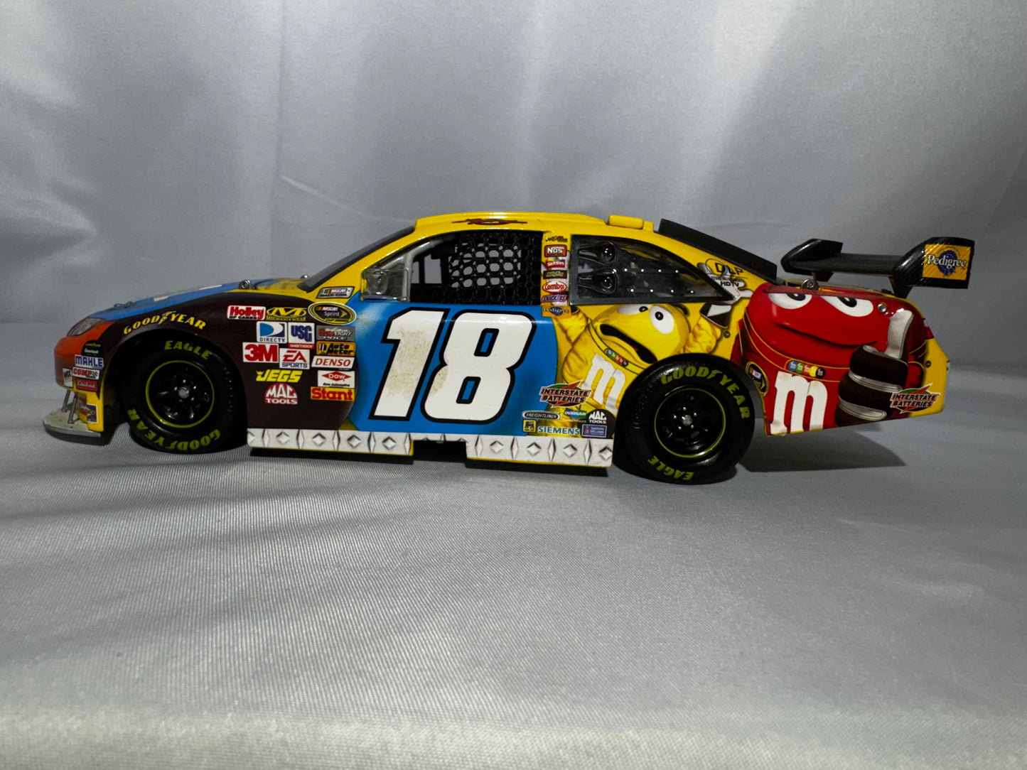 2009 Kyle Busch #18 M&M’s Toyota Camry 1:24 Action Platinum Series Diecast w/ Box