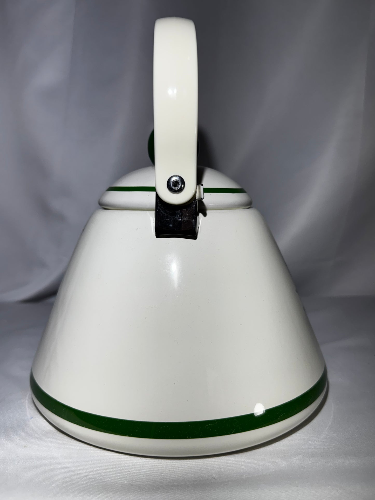 Spode Christmas Tree 2.5 Qt Whistling Tea Kettle Porcelain Enamel on Steel w/ Box