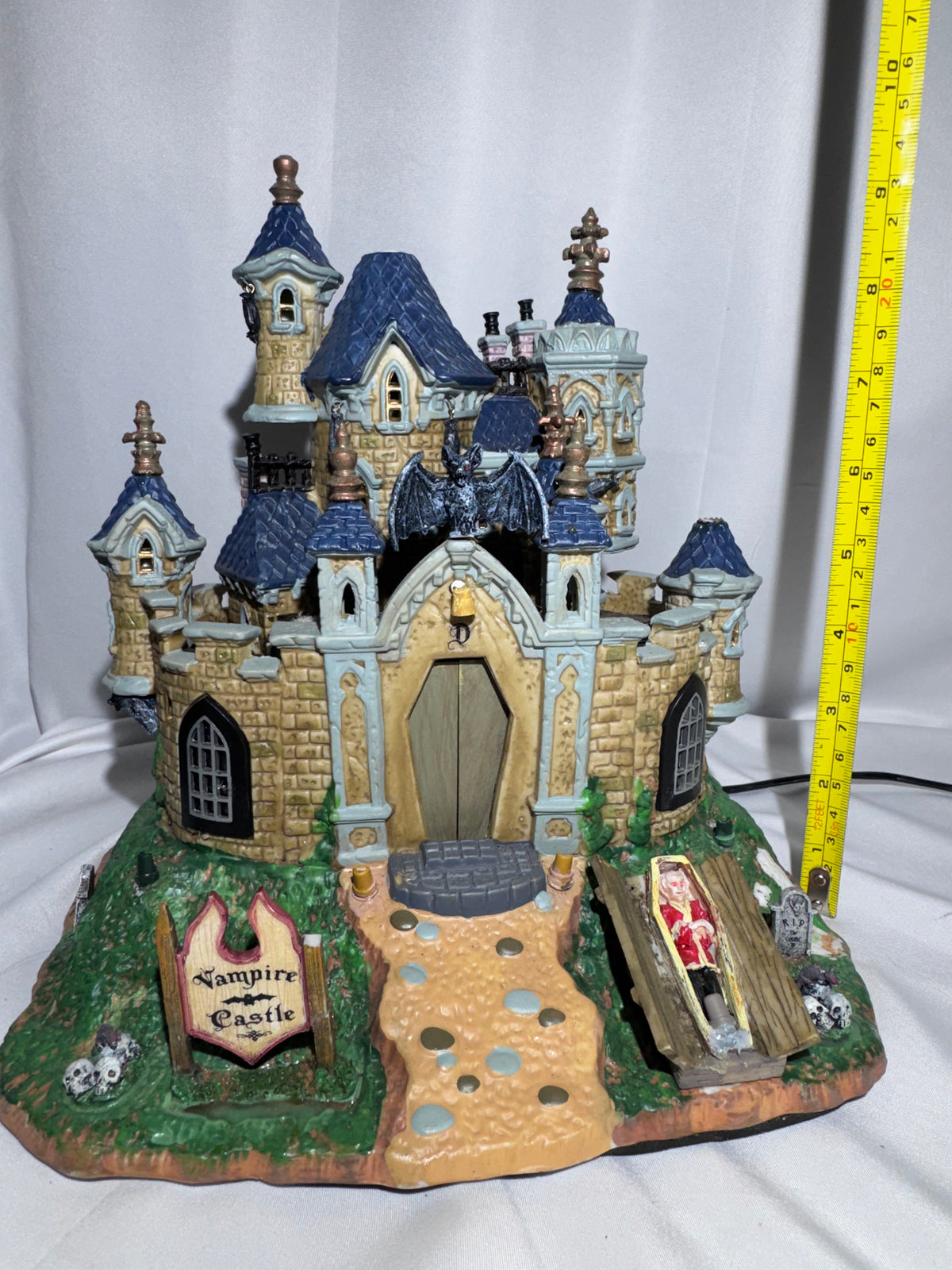 Lemax Spooky Town Vampire Castle #75498 – Retired 2007 Halloween Village – Animated & Lighted