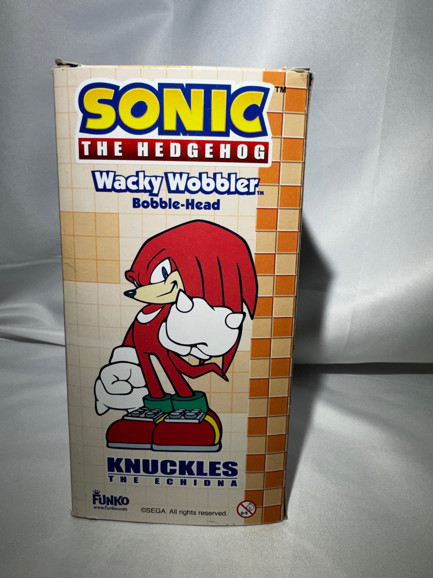 Funko Wacky Wobbler Knuckles the Echidna Bobble-Head Sonic the Hedgehog Figure
