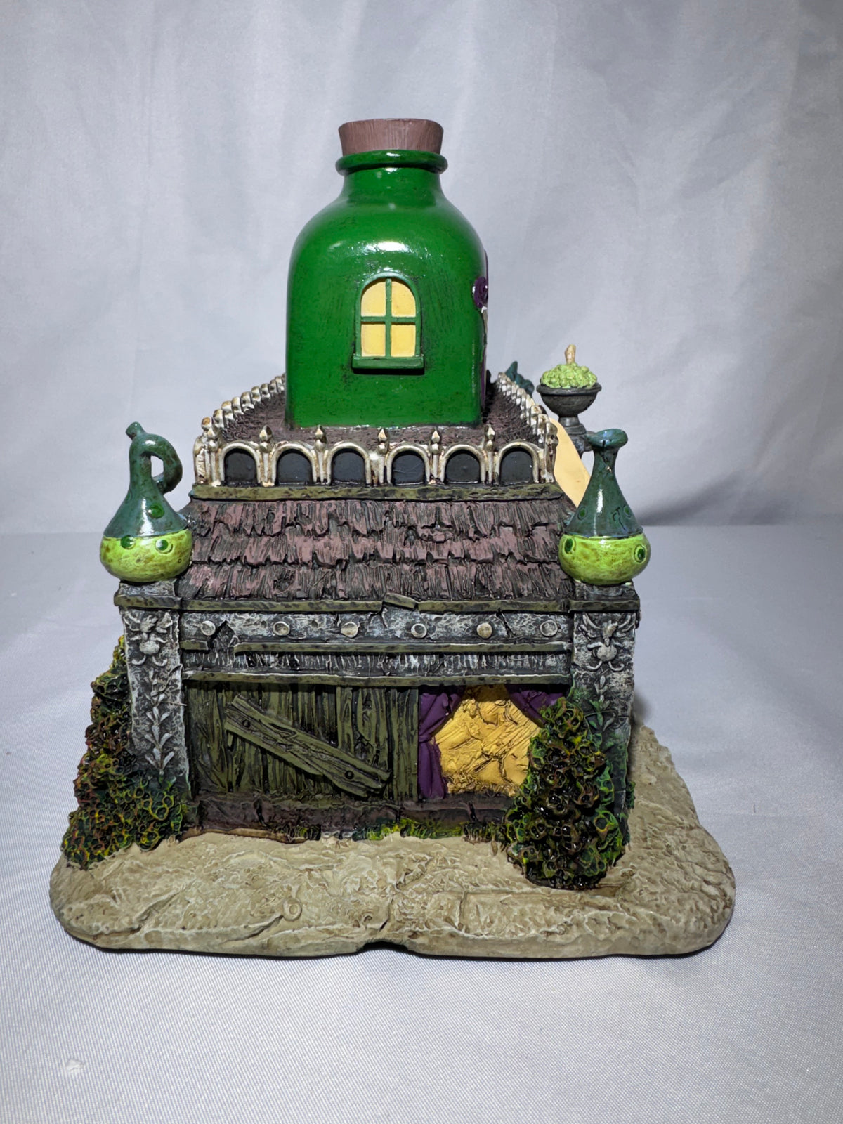 Hawthorne Village The Munsters “Vita-Moan Pharmacy” Halloween Village Building – 2005