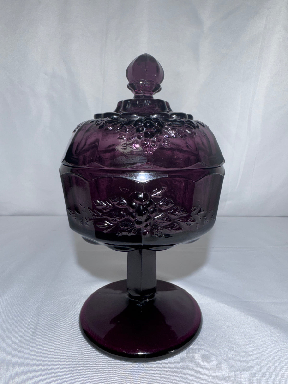 Vintage L.G. Wright Paneled Grape Amethyst Glass Covered Candy Dish / Pedestal Compote 1930’s-1960’s