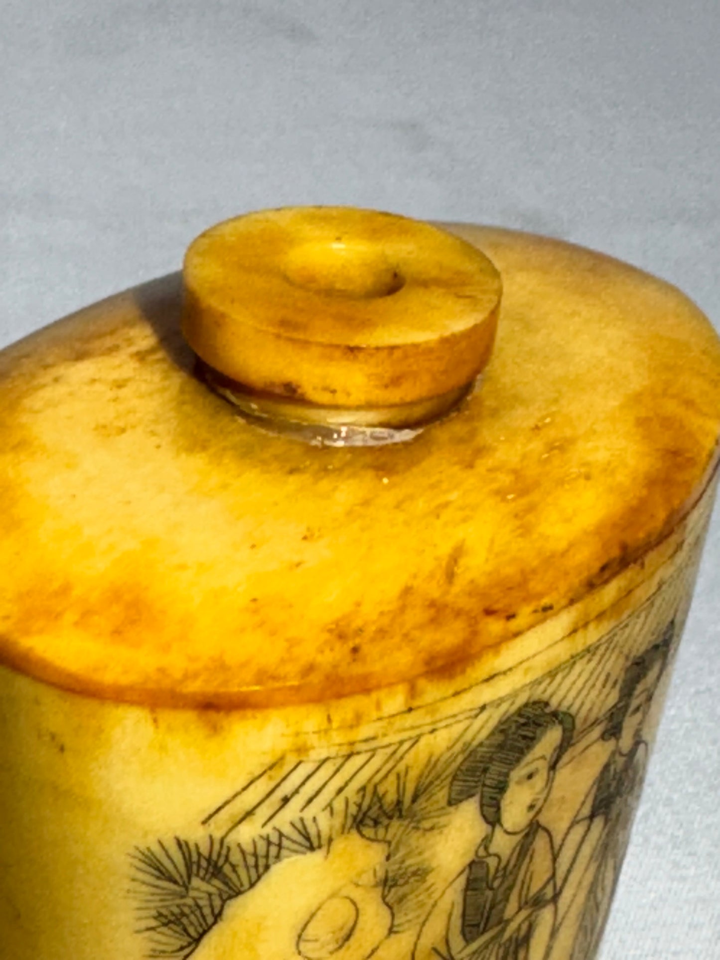 Antique Chinese Hand Carved Stone Snuff Bottle with Scenic Lady Motif – With Stopper & Spoon