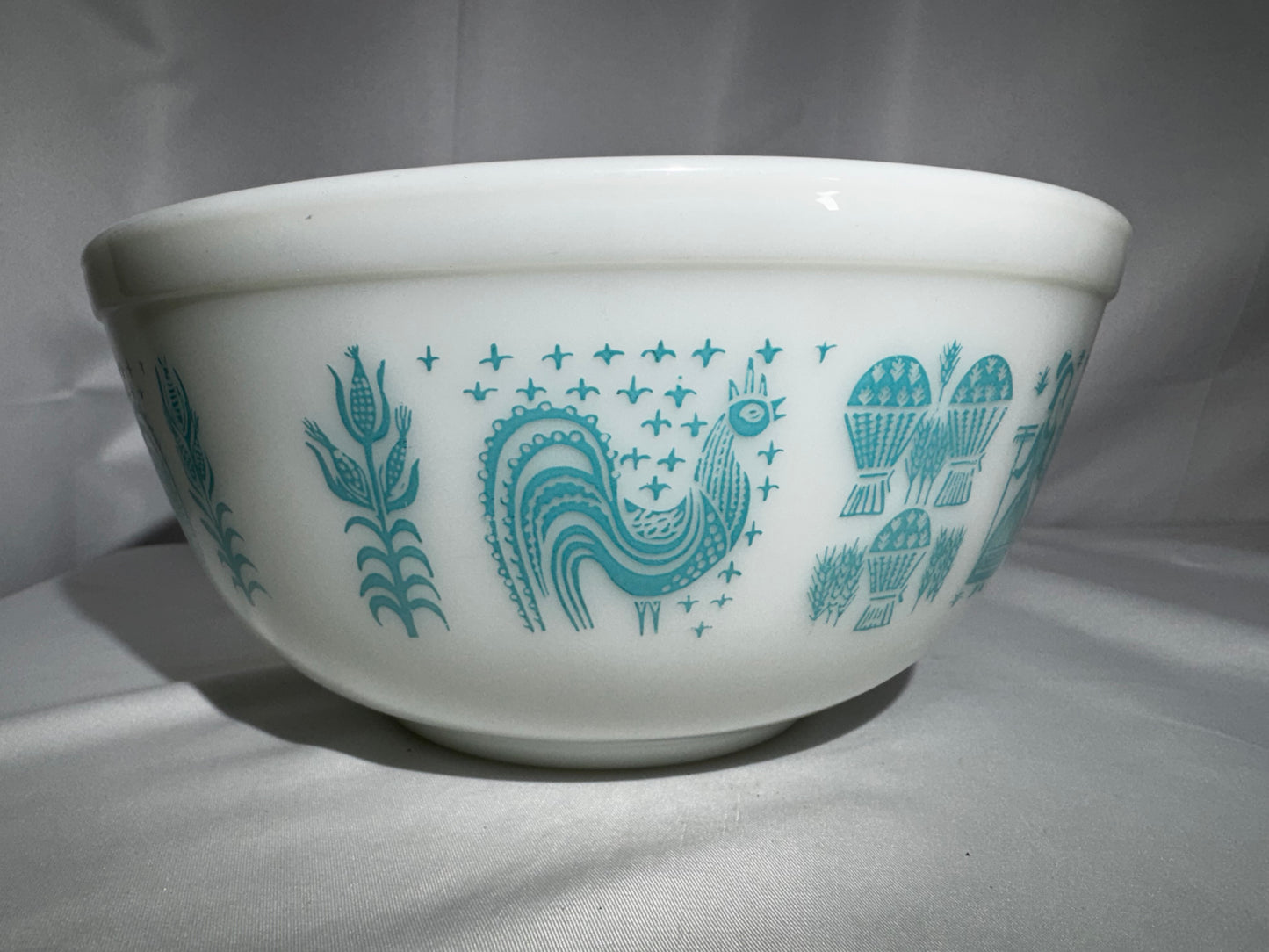 Rare Vintage Pyrex 403 Amish Butterprint Mixing Bowl – Reverse Pattern lady on the left– Turquoise on White