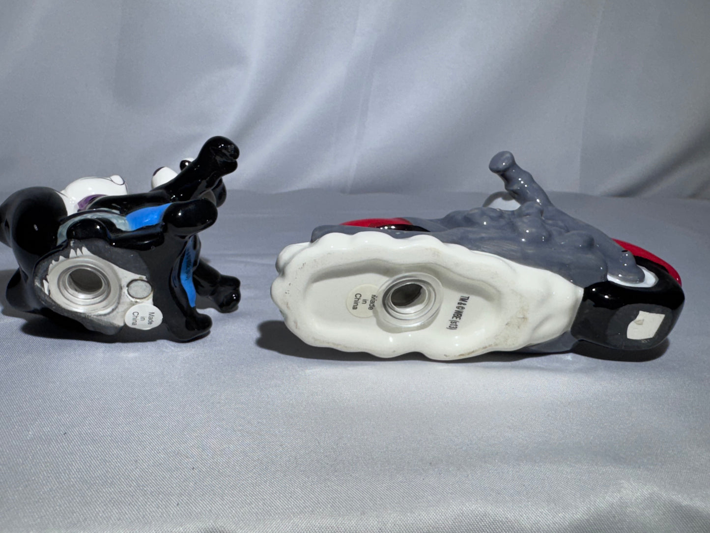 2009 Westland Looney Tunes Pepe Le Pew Penelope and motorcycle Magnetic Shakers Box