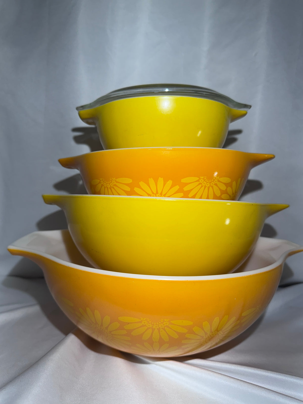 Vintage Pyrex Daisy Sunflower Mixing Bowls & Covered Casserole Dishes – 1970s – Set of 9 Pieces