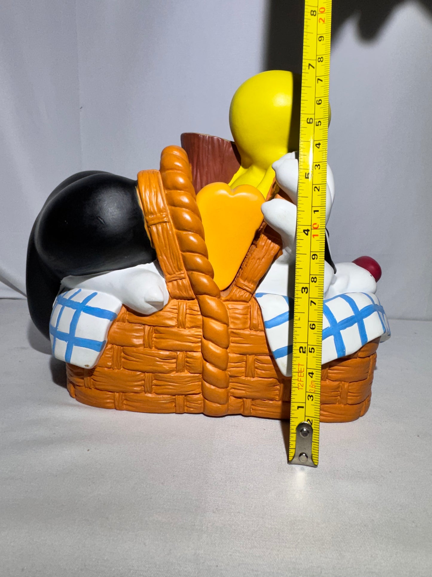 Vintage 1999 Warner Bros Looney Tunes Tweety & Sylvester Picnic Basket Piggy Bank