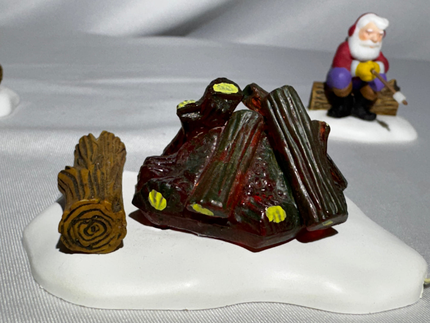 Department 56 North Pole Series – Marshmallows Around the Campfire #56.56712