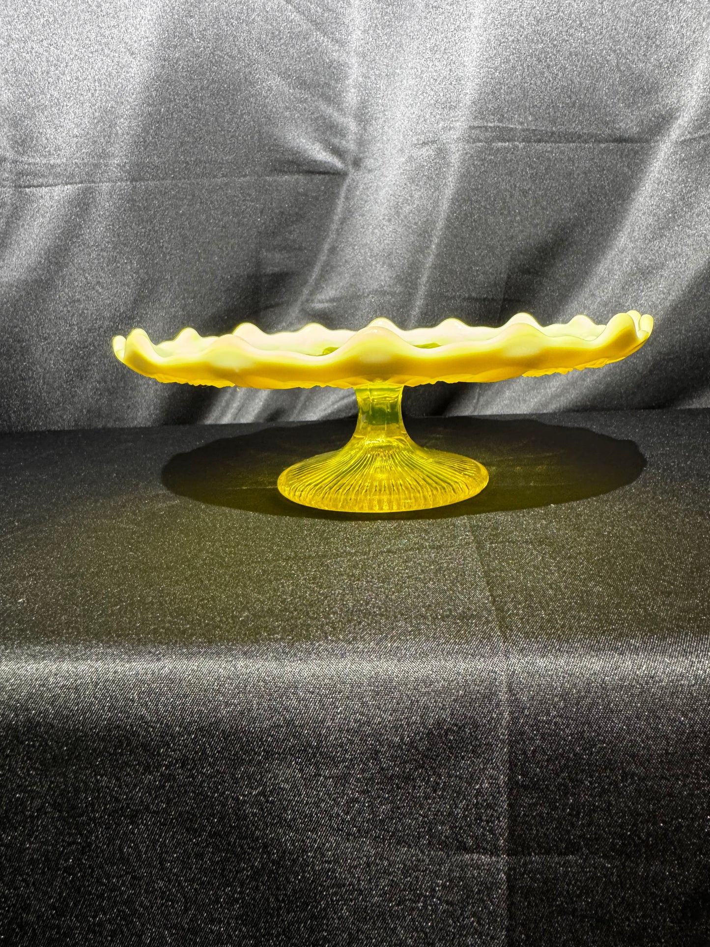 Vintage Uranium Glass Pedestal Cake Stand – Davidson Glass Co. – Victorian Era (c. 1890–1900s)