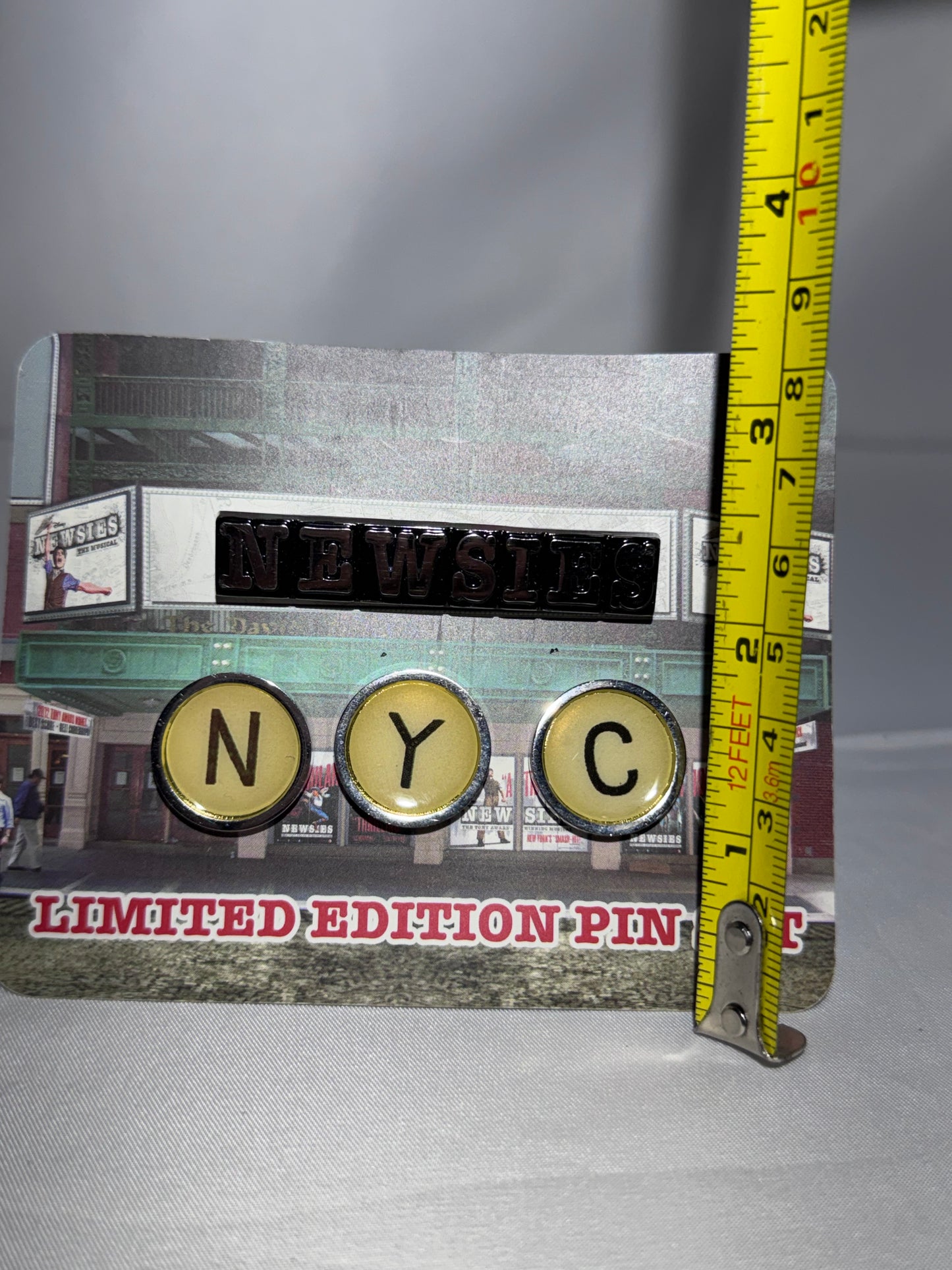 Disney Broadway Newsies NYC Limited Edition Pin Set 87505 2013 Pin Set